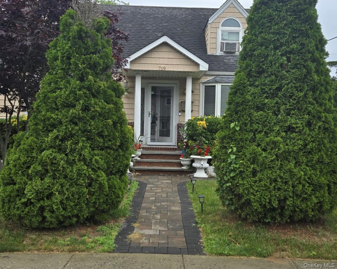 719 Oriole Avenue – For Sale