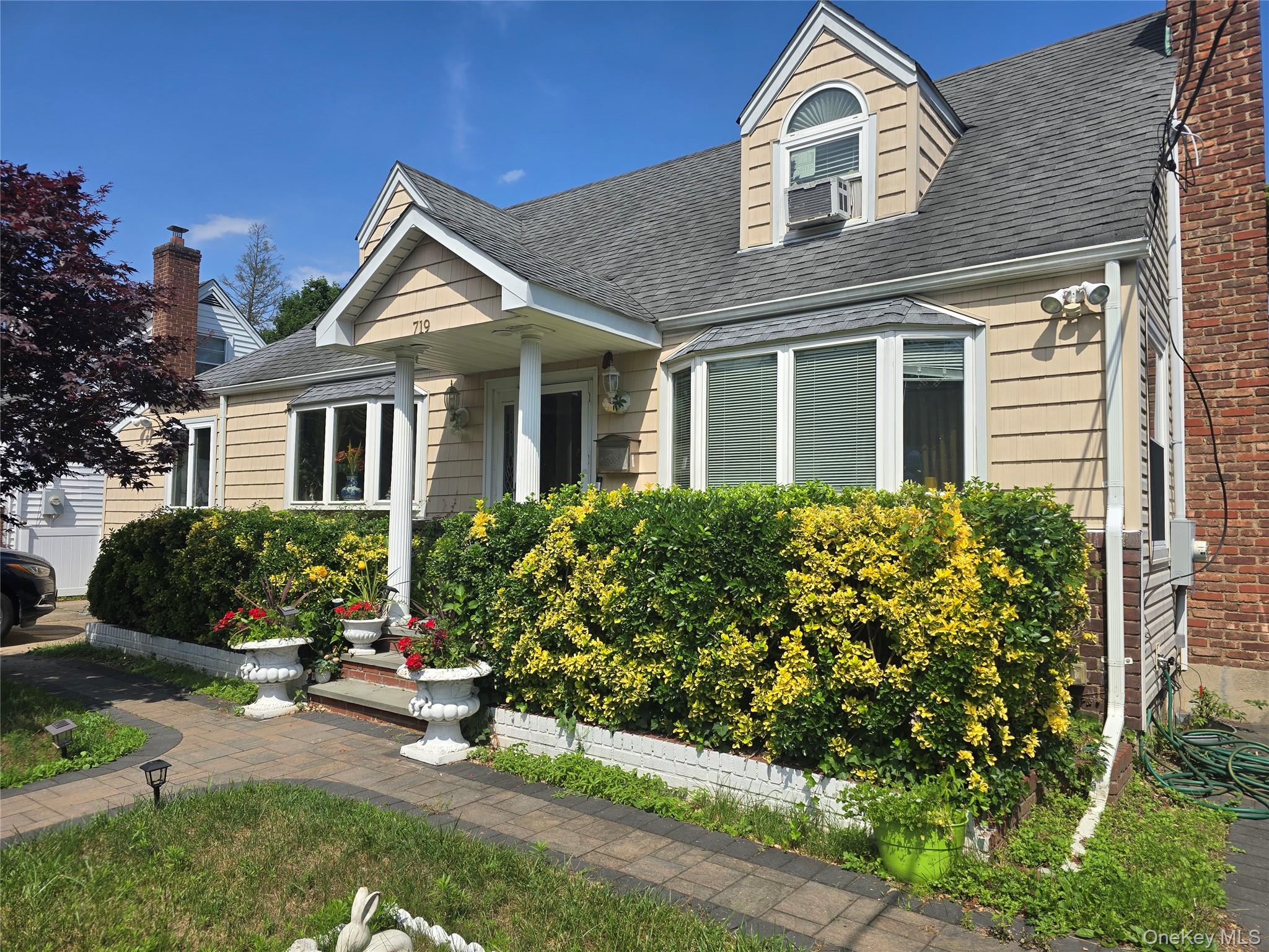 719 Oriole Avenue – For Sale photo 2