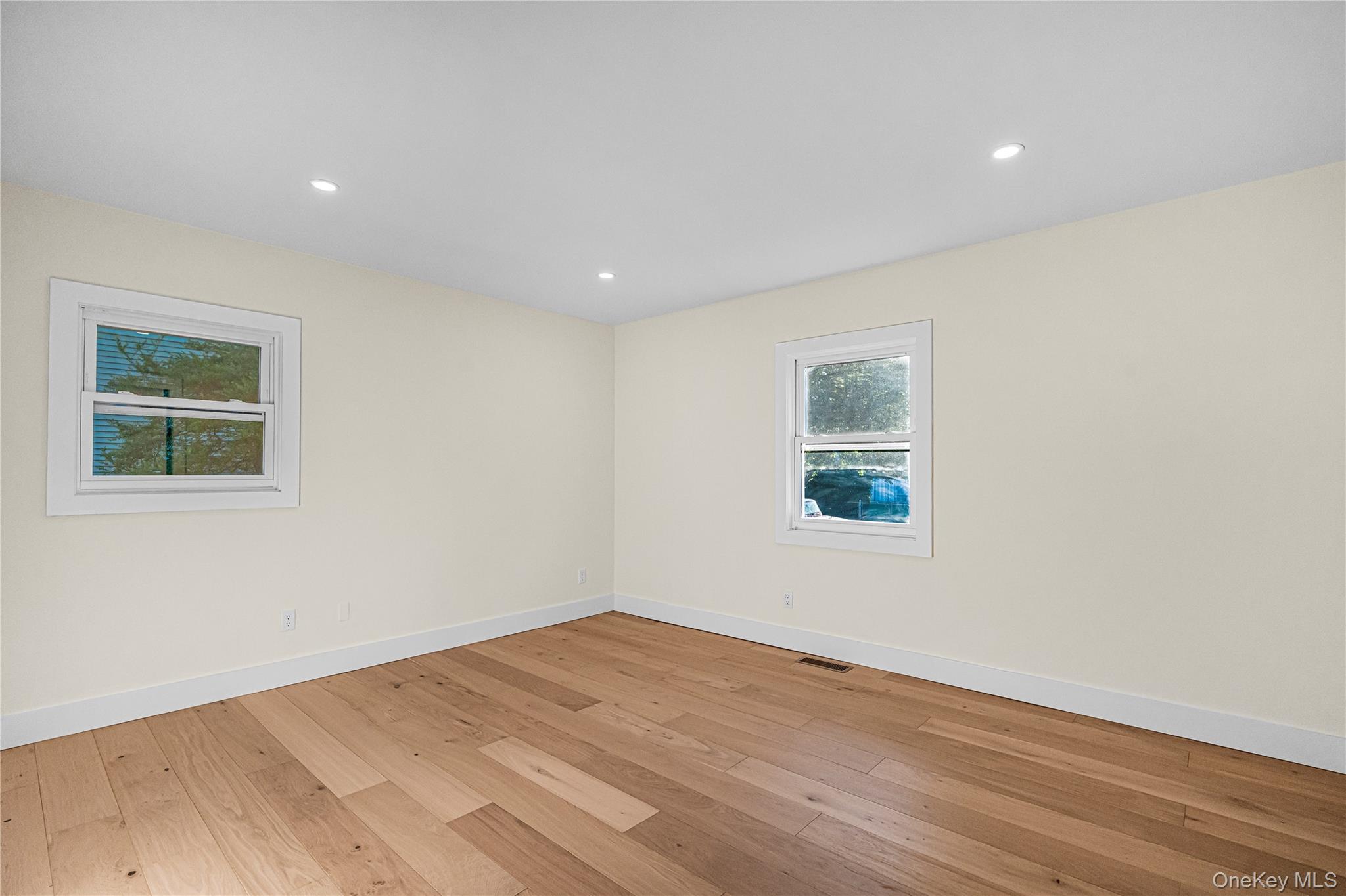 737 Flowerdale Drive – For Sale photo 7
