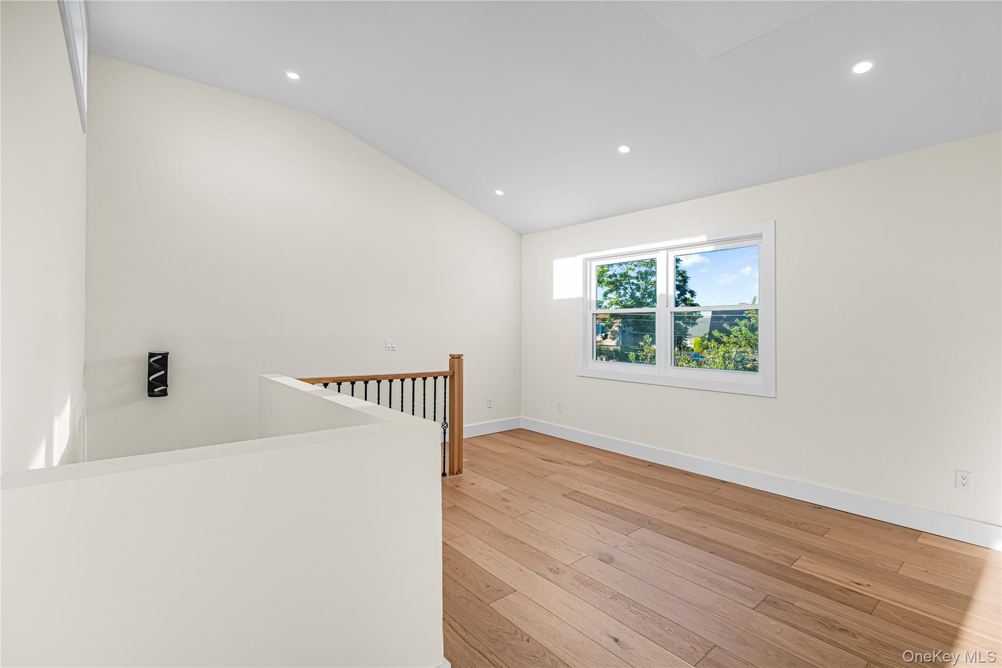 737 Flowerdale Drive – For Sale photo 20