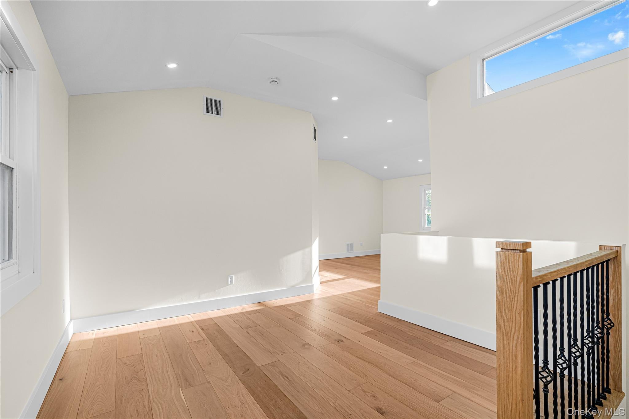 737 Flowerdale Drive – For Sale photo 12