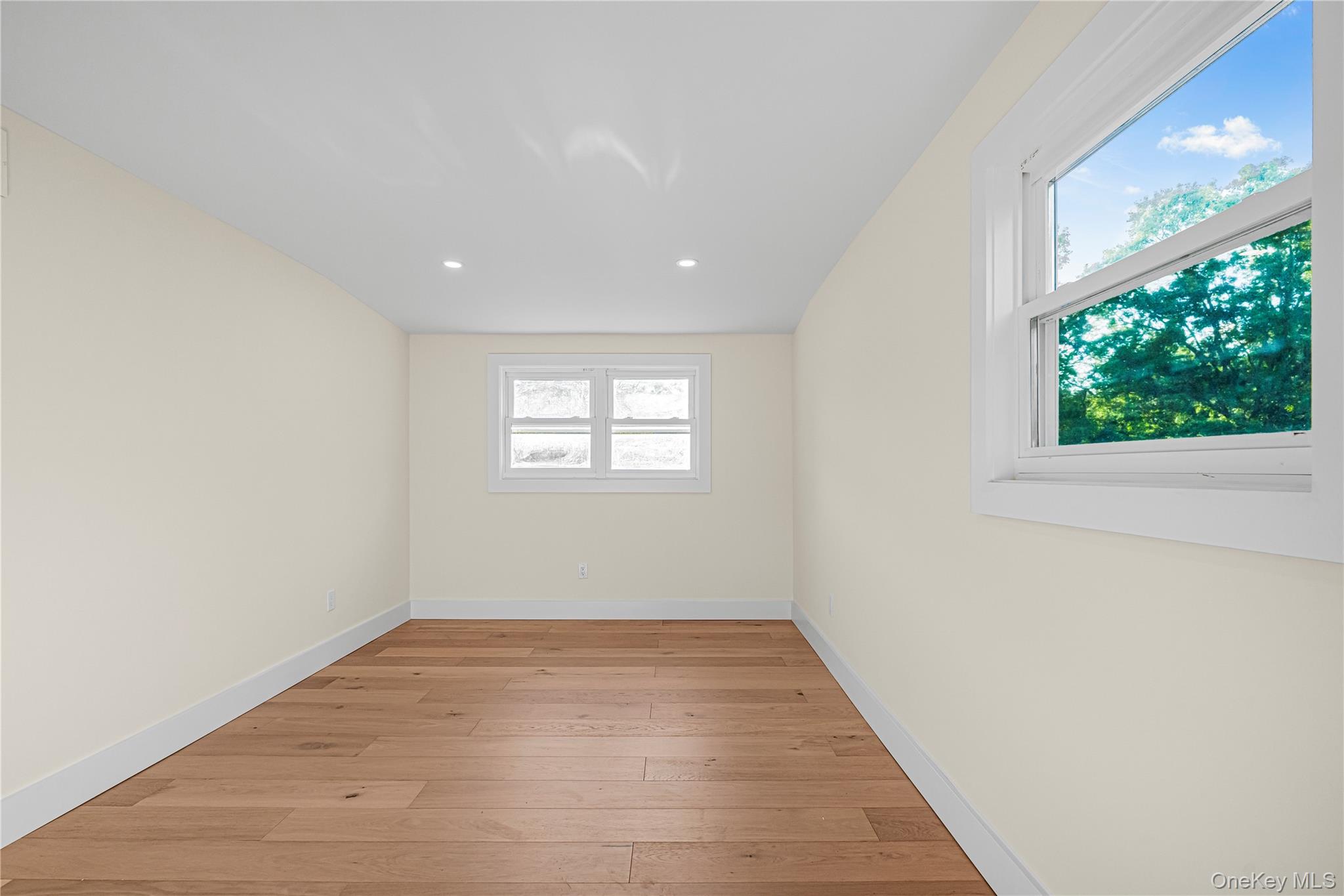 737 Flowerdale Drive – For Sale photo 11