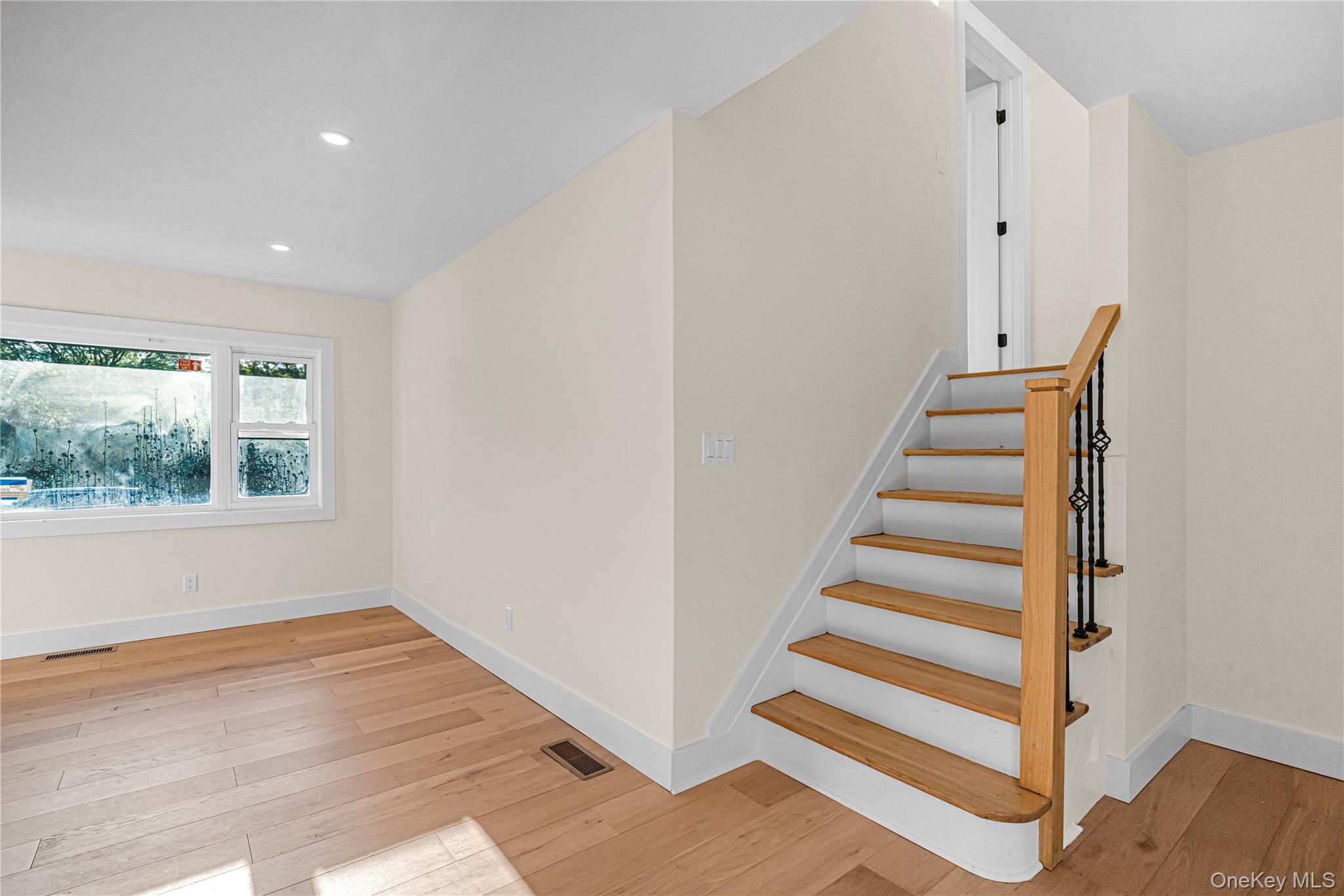 737 Flowerdale Drive – For Sale photo 10