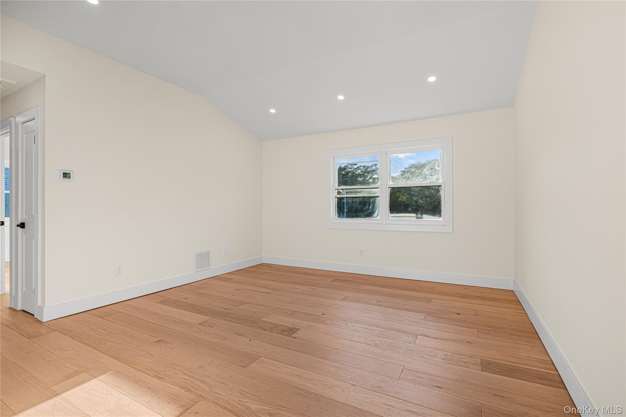 737 Flowerdale Drive – For Sale photo 13