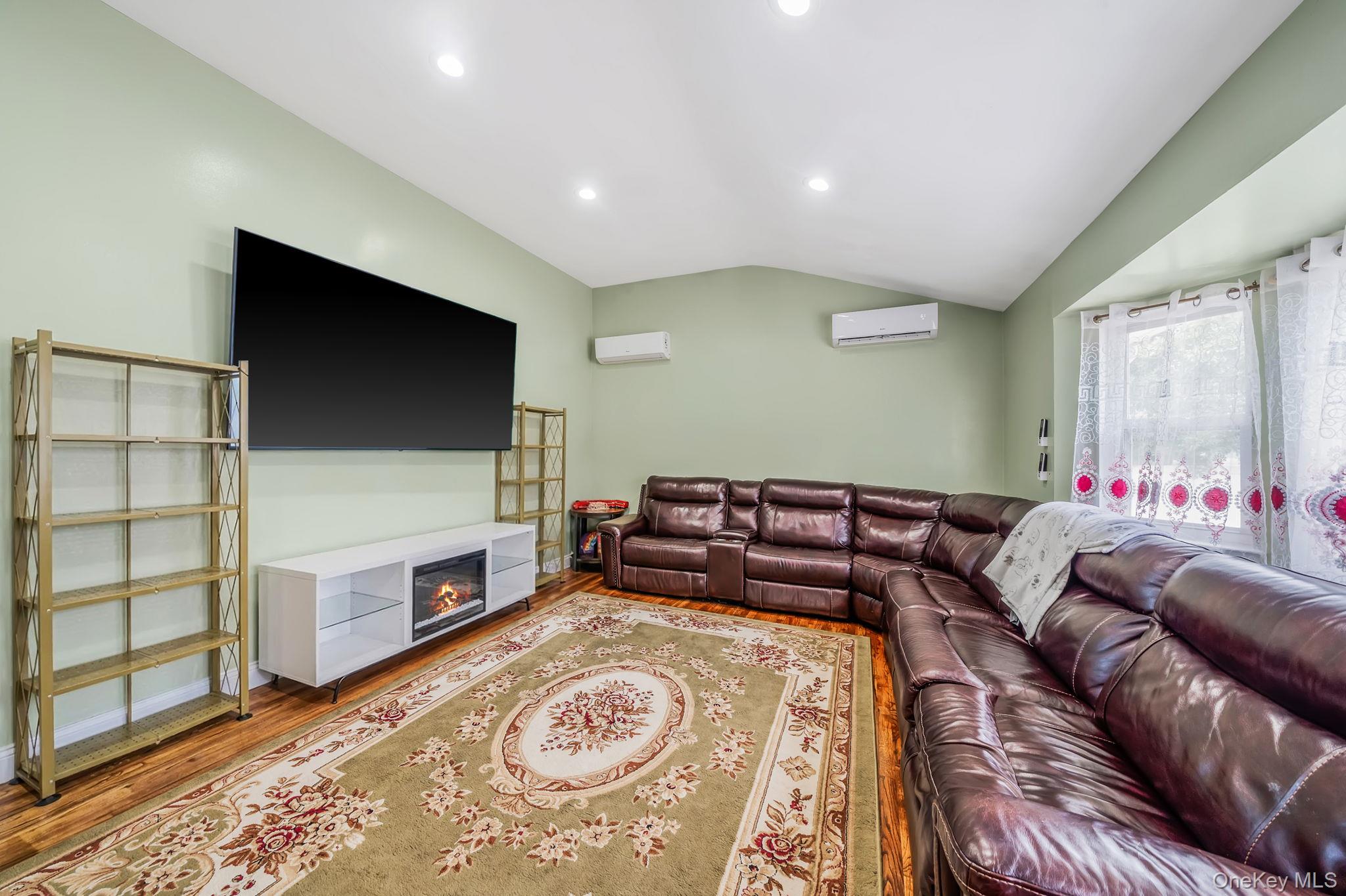 23 Essex Drive – For Sale photo 21