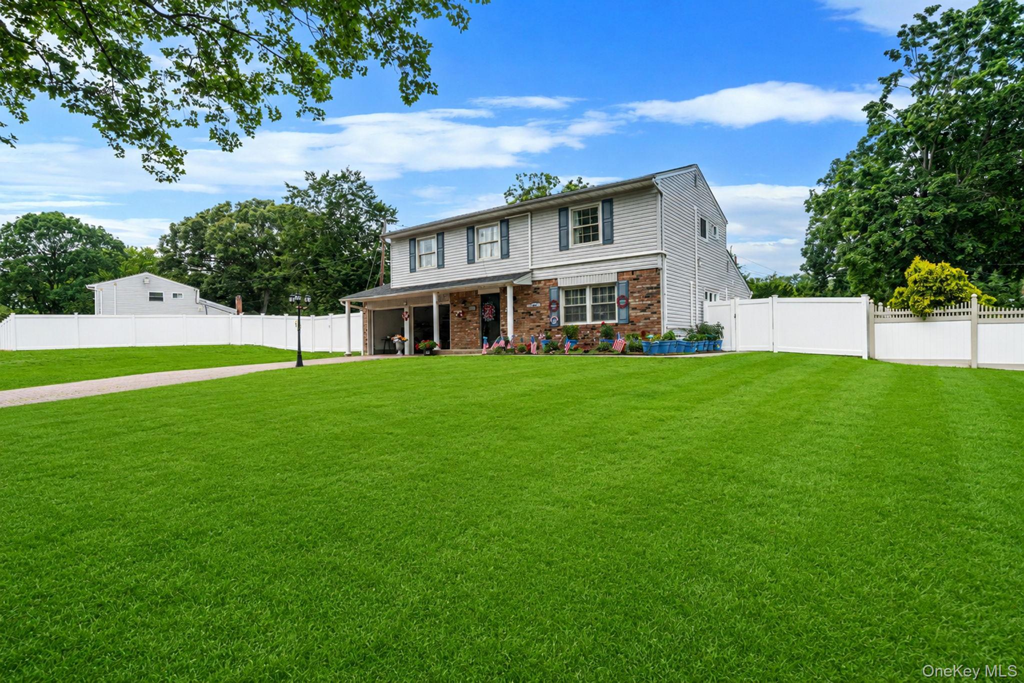 23 Essex Drive – For Sale photo 3