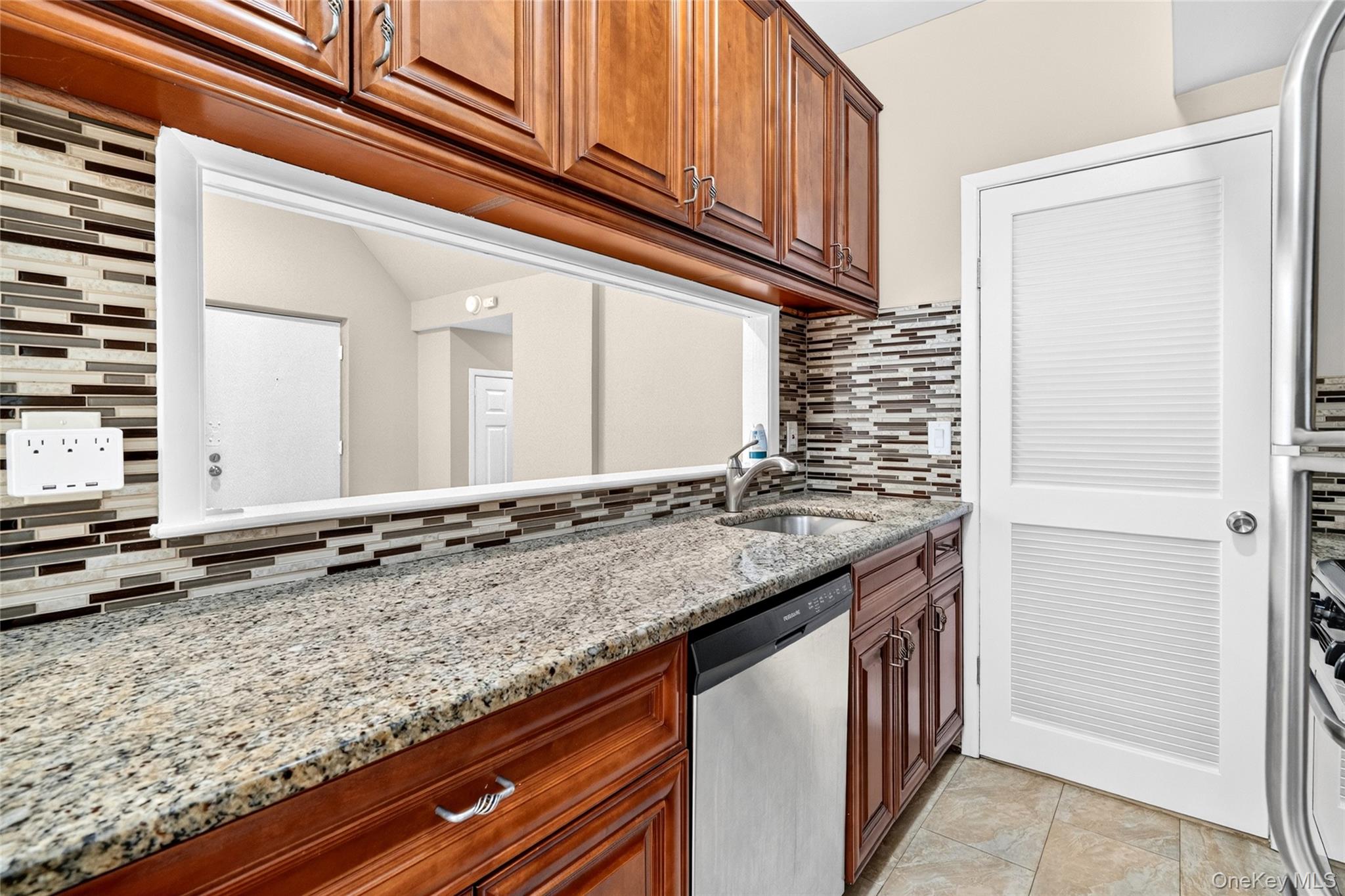 11 Jackson Avenue, Unit 81 photo 12