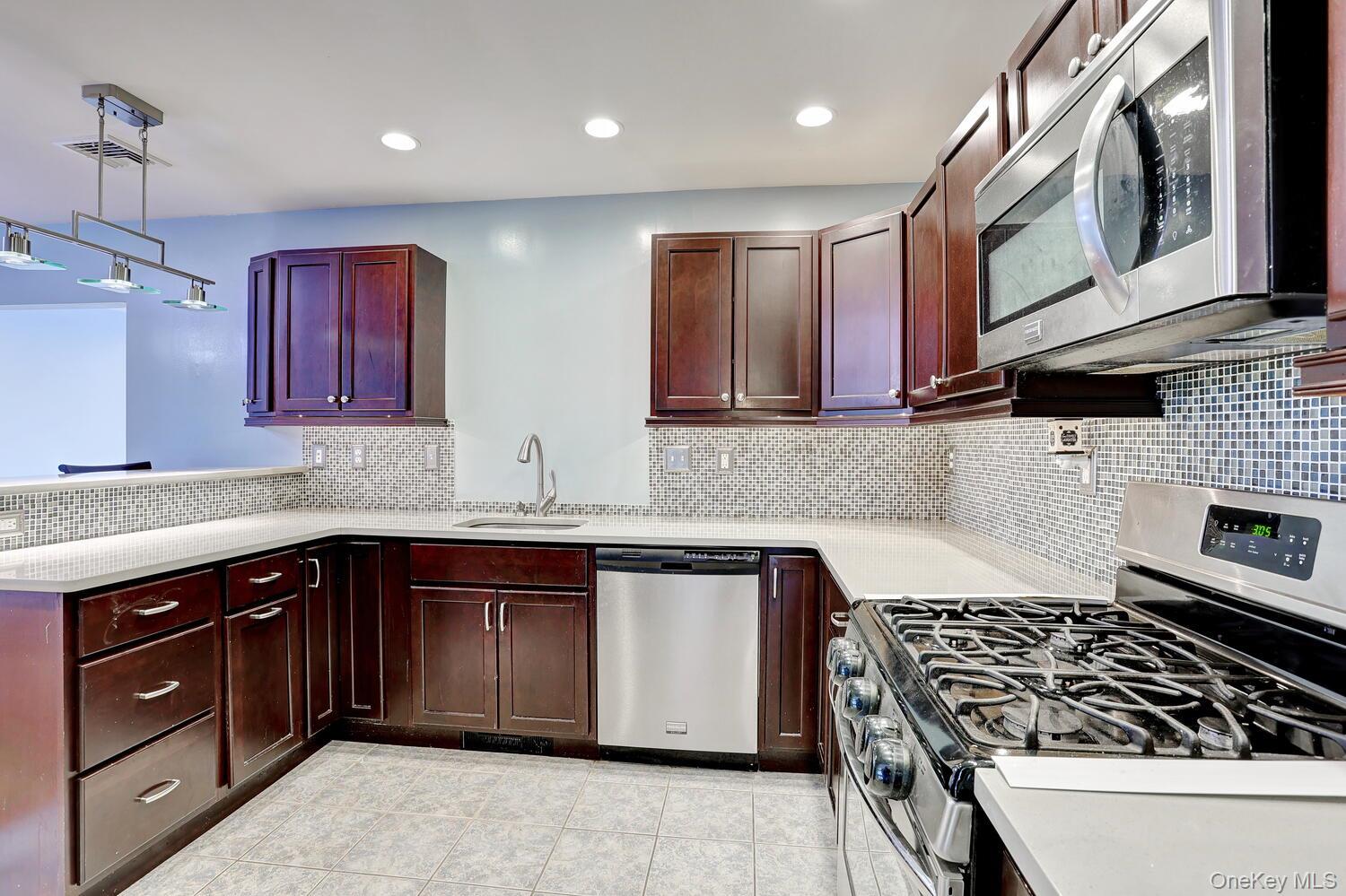 6 Hemlock Lane – For Rent photo 12