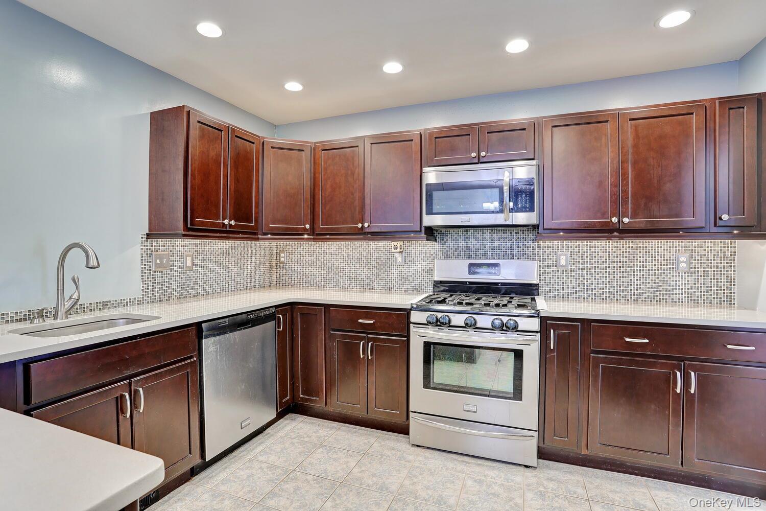 6 Hemlock Lane – For Rent photo 13