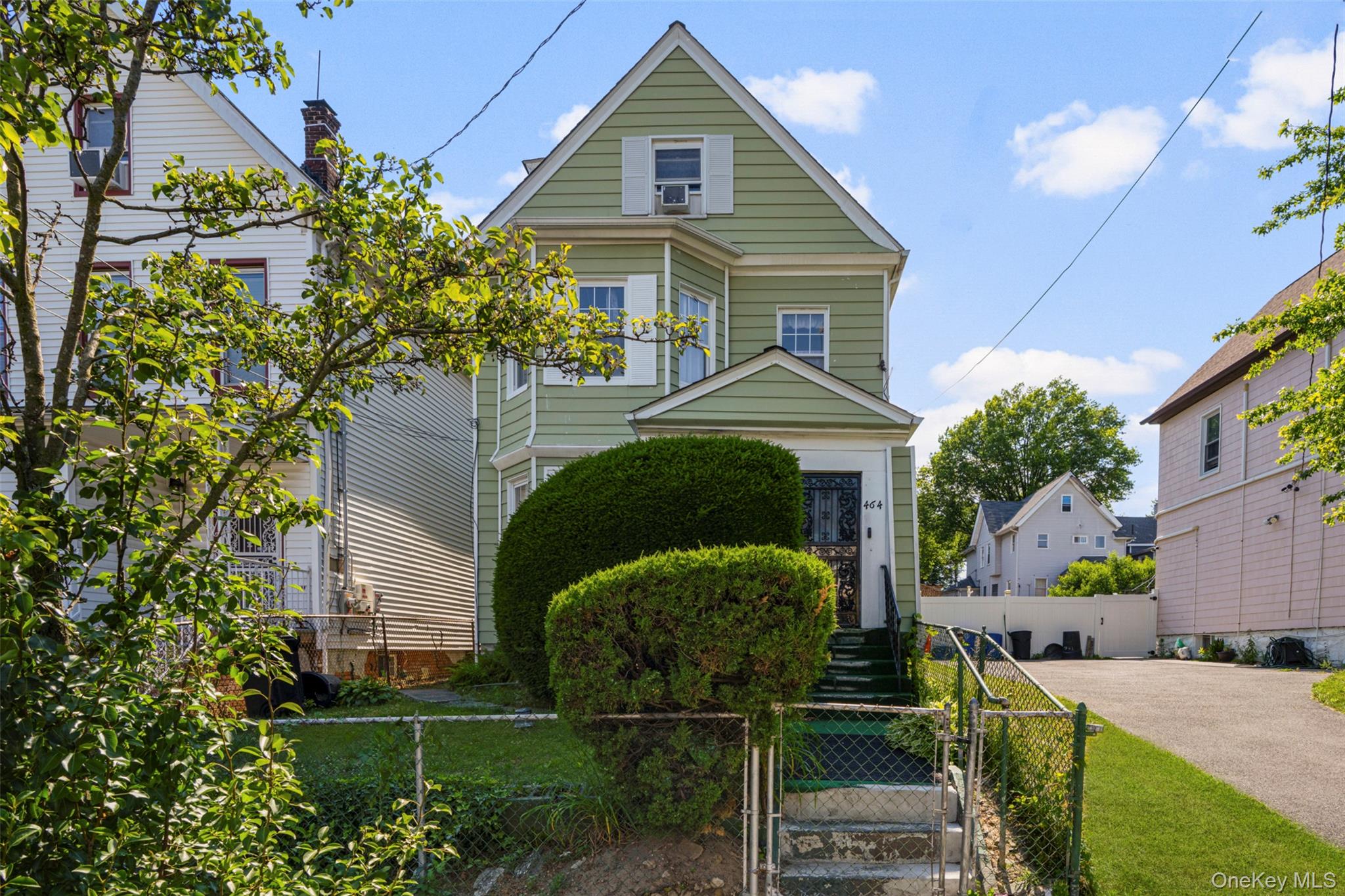464 S 2nd Avenue – For Sale