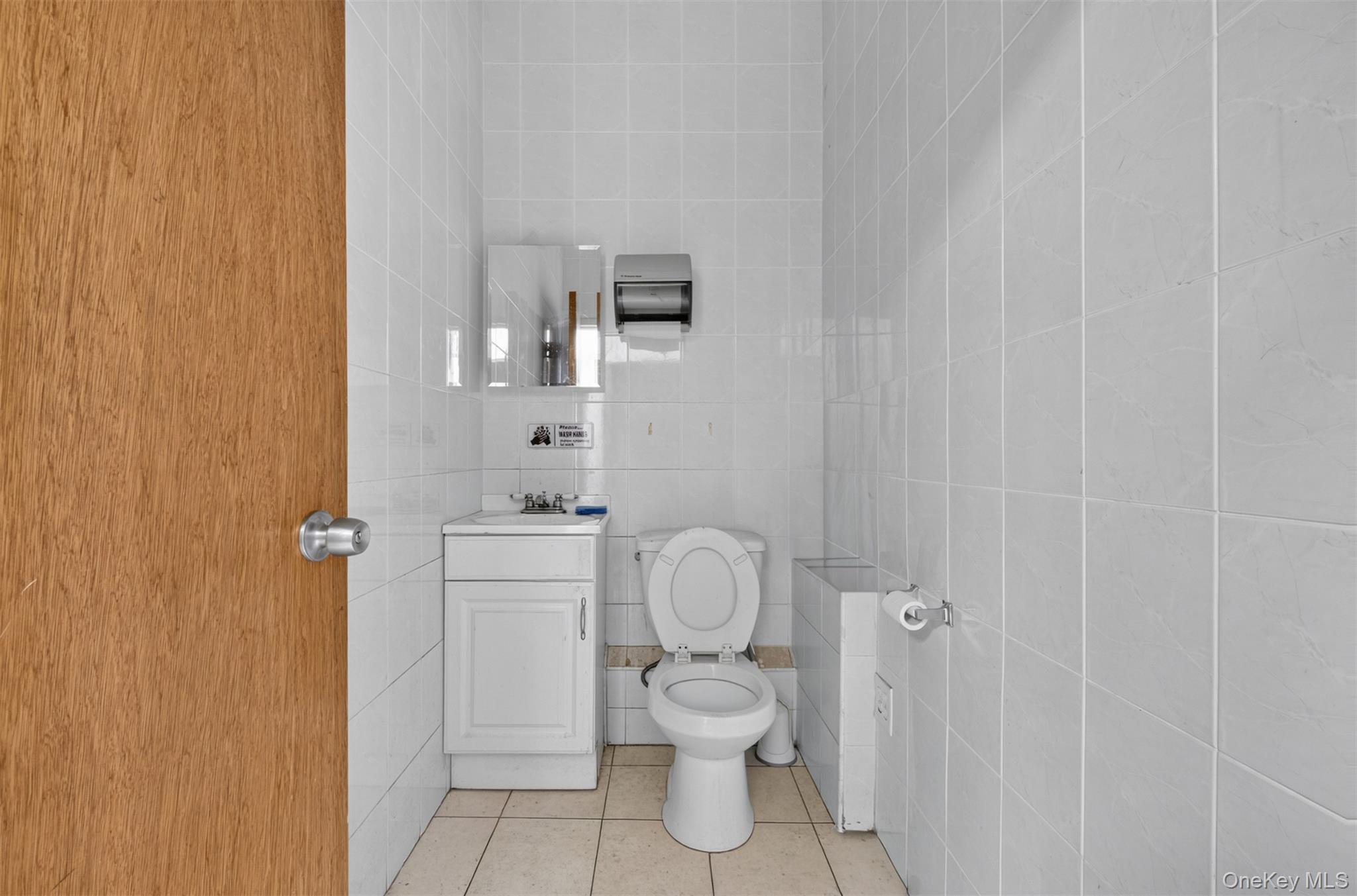 10230 Queens Boulevard, Unit Retails photo 9
