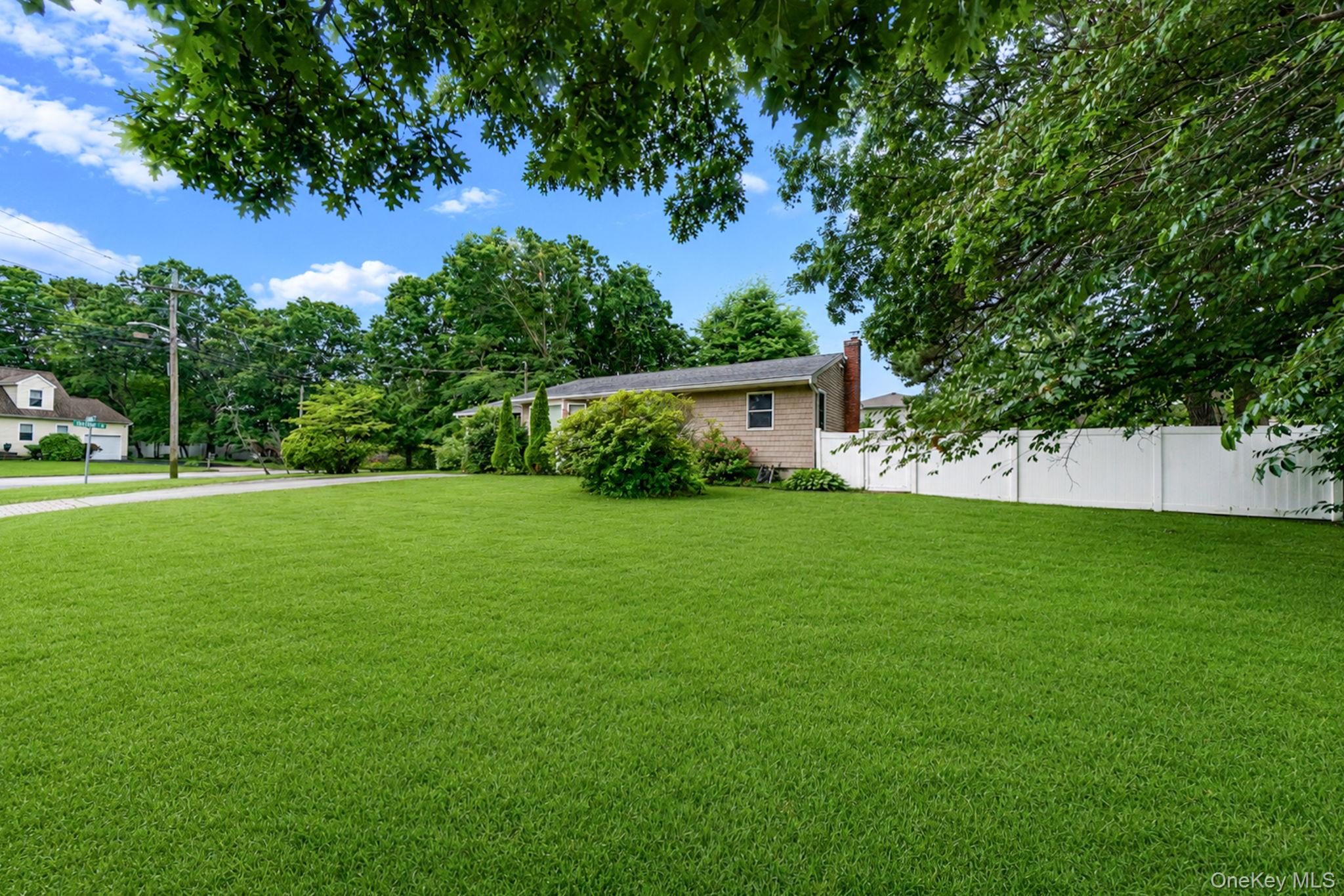 2 Amarr Drive – For Sale photo 2