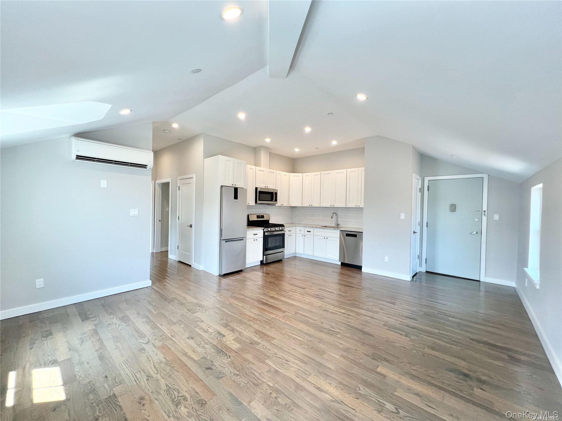 56-75 136th Street, Unit 3B photo 3