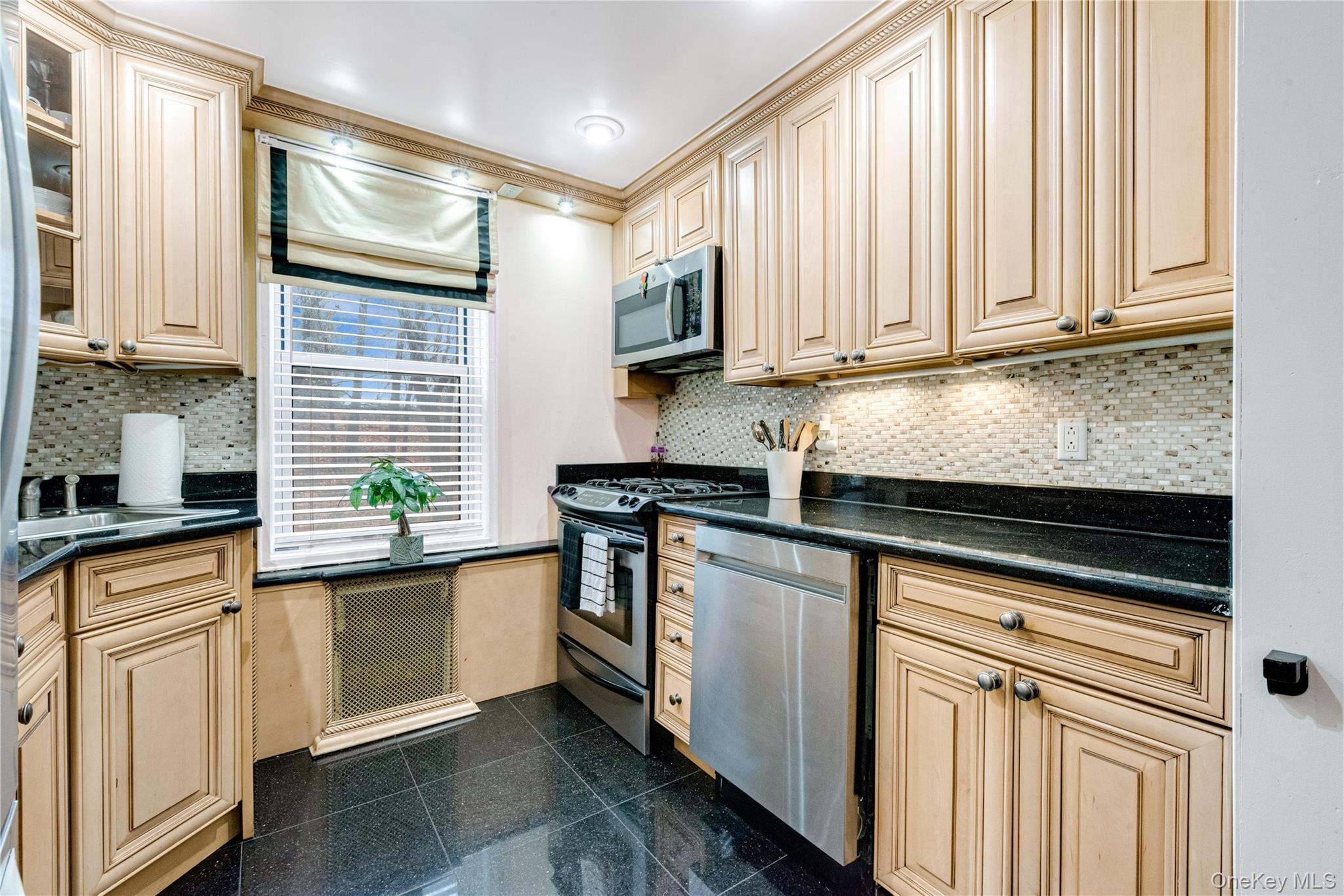 74-45 Yellowstone Boulevard, Unit 2/C photo 16