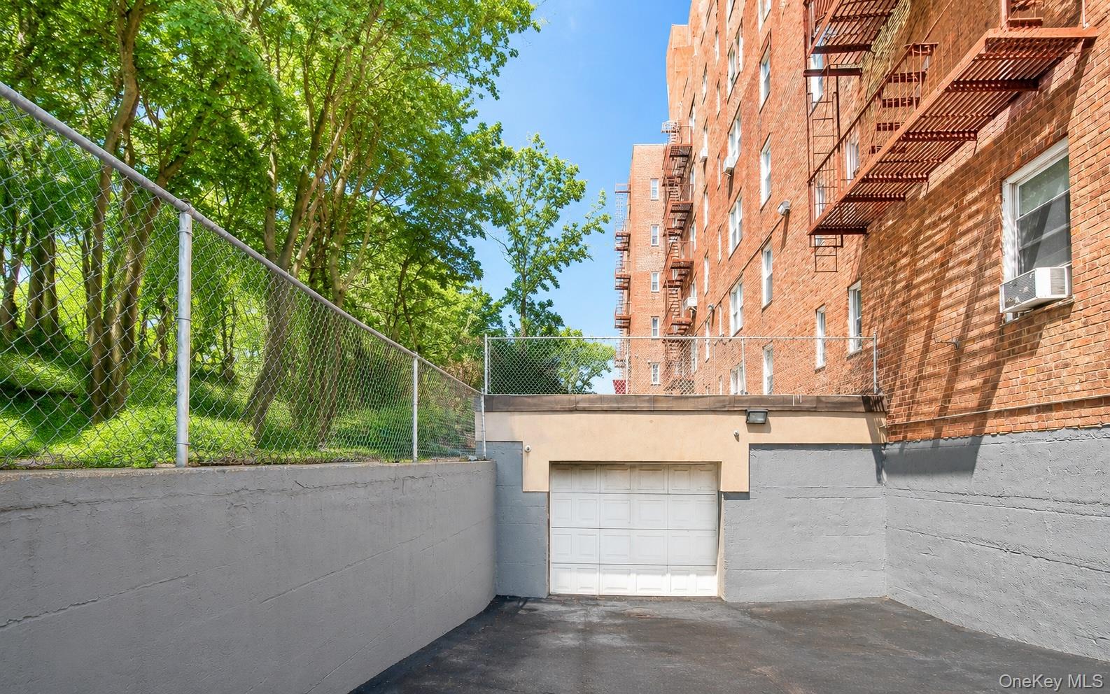 74-45 Yellowstone Boulevard, Unit 2/C photo 2