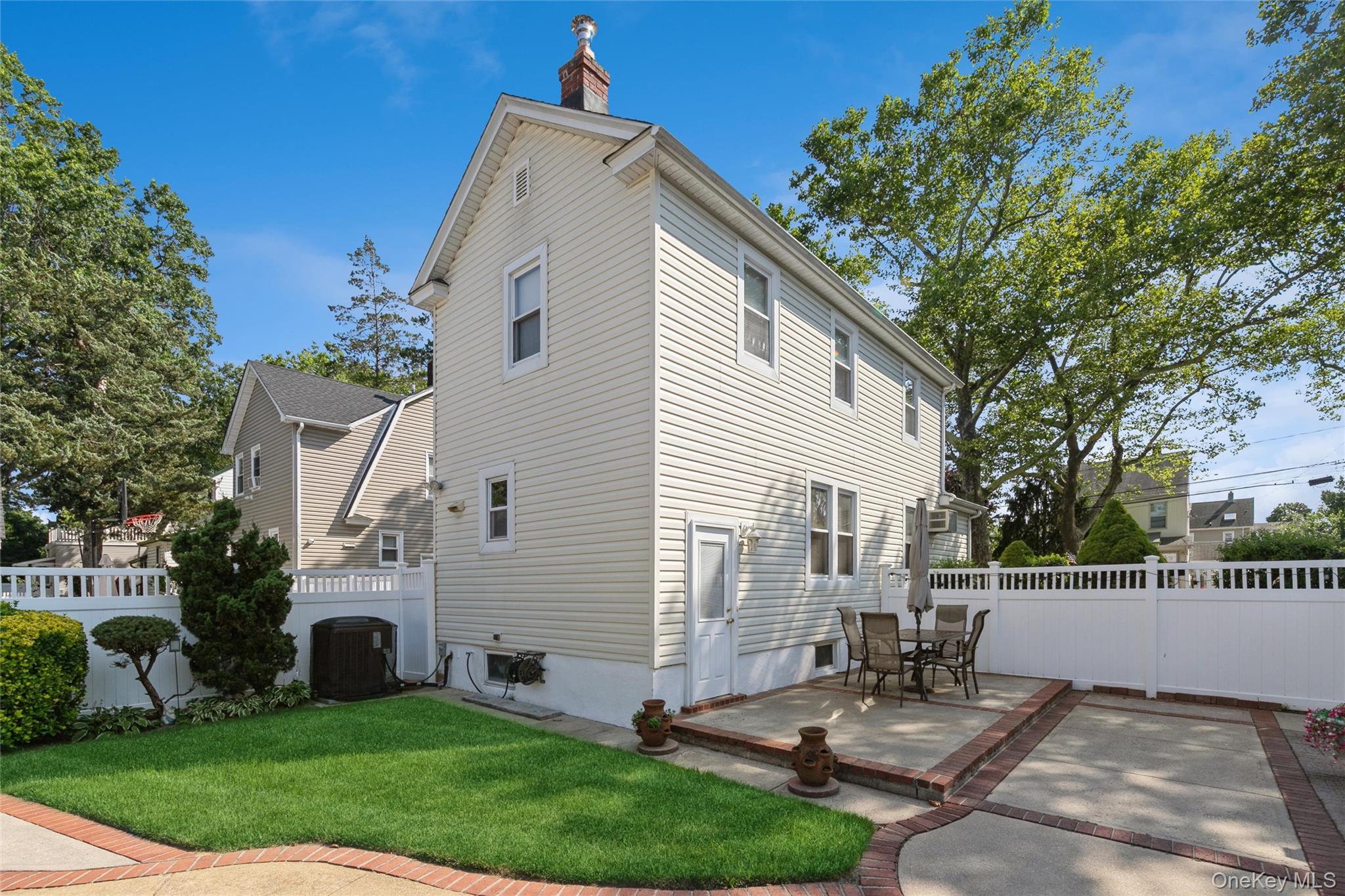 16 Devon Street – For Sale photo 28