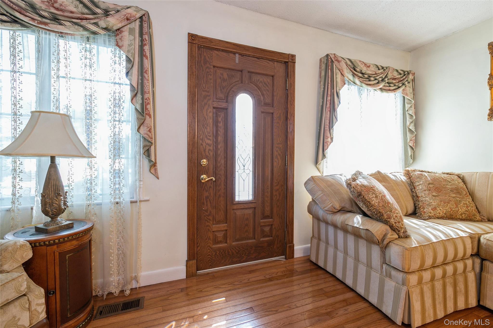 16 Devon Street – For Sale photo 3