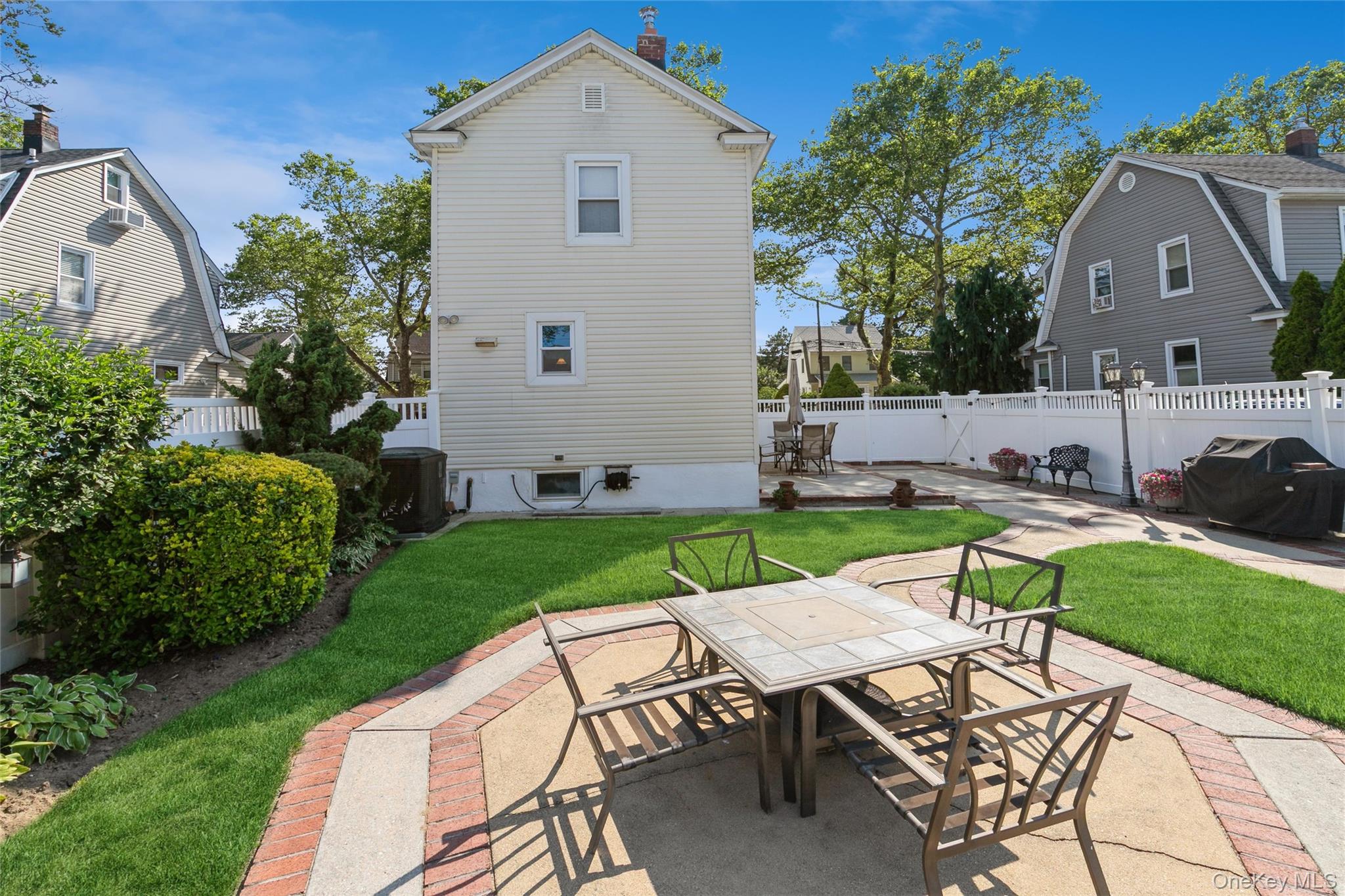 16 Devon Street – For Sale photo 29