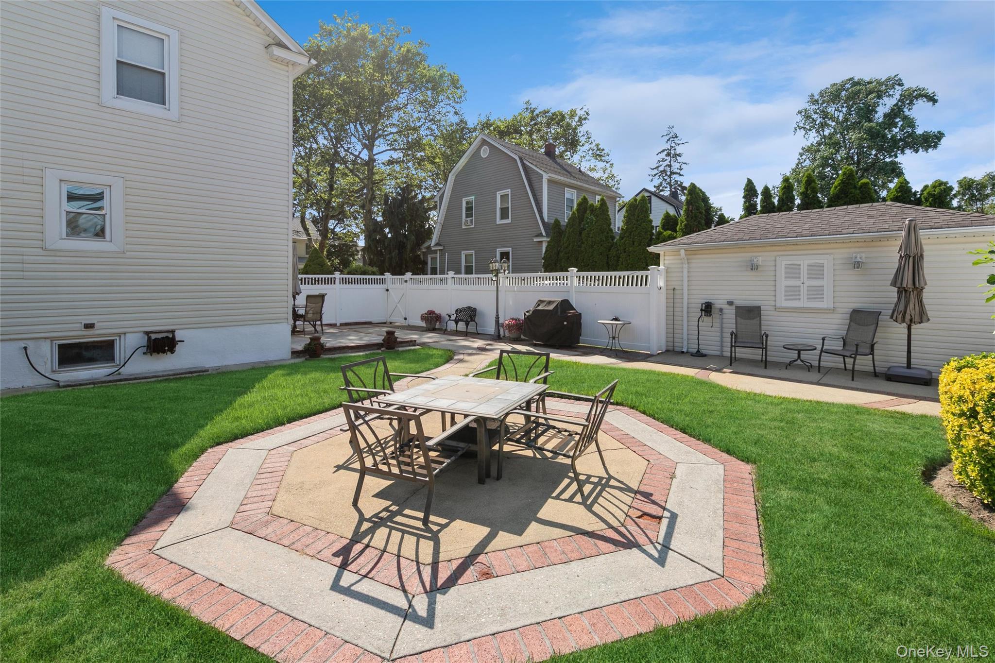 16 Devon Street – For Sale photo 30