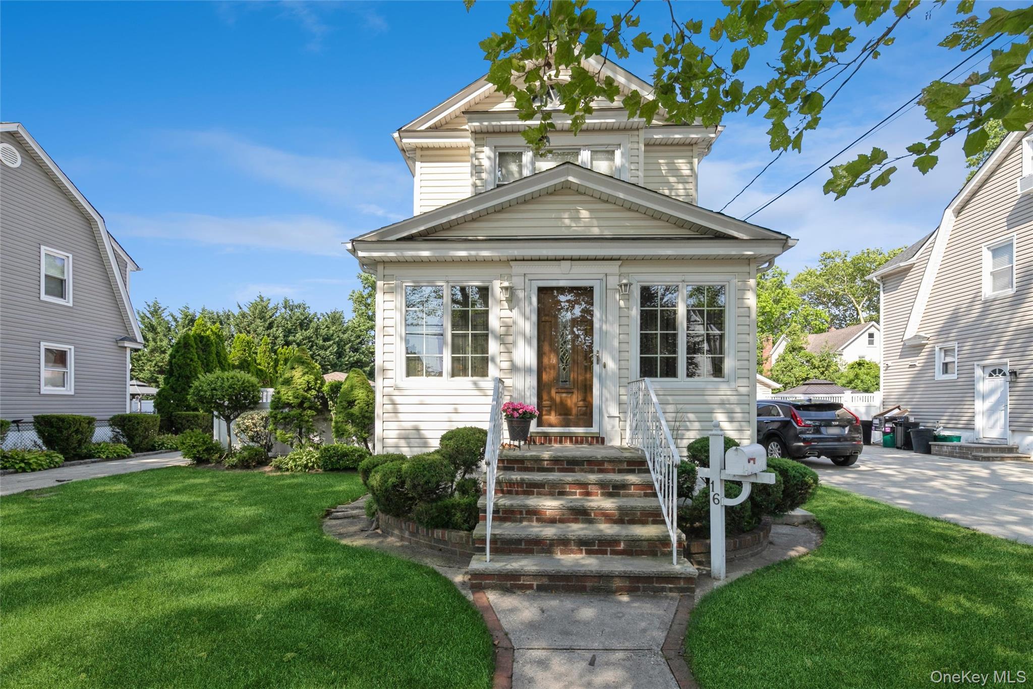 16 Devon Street – For Sale photo 2