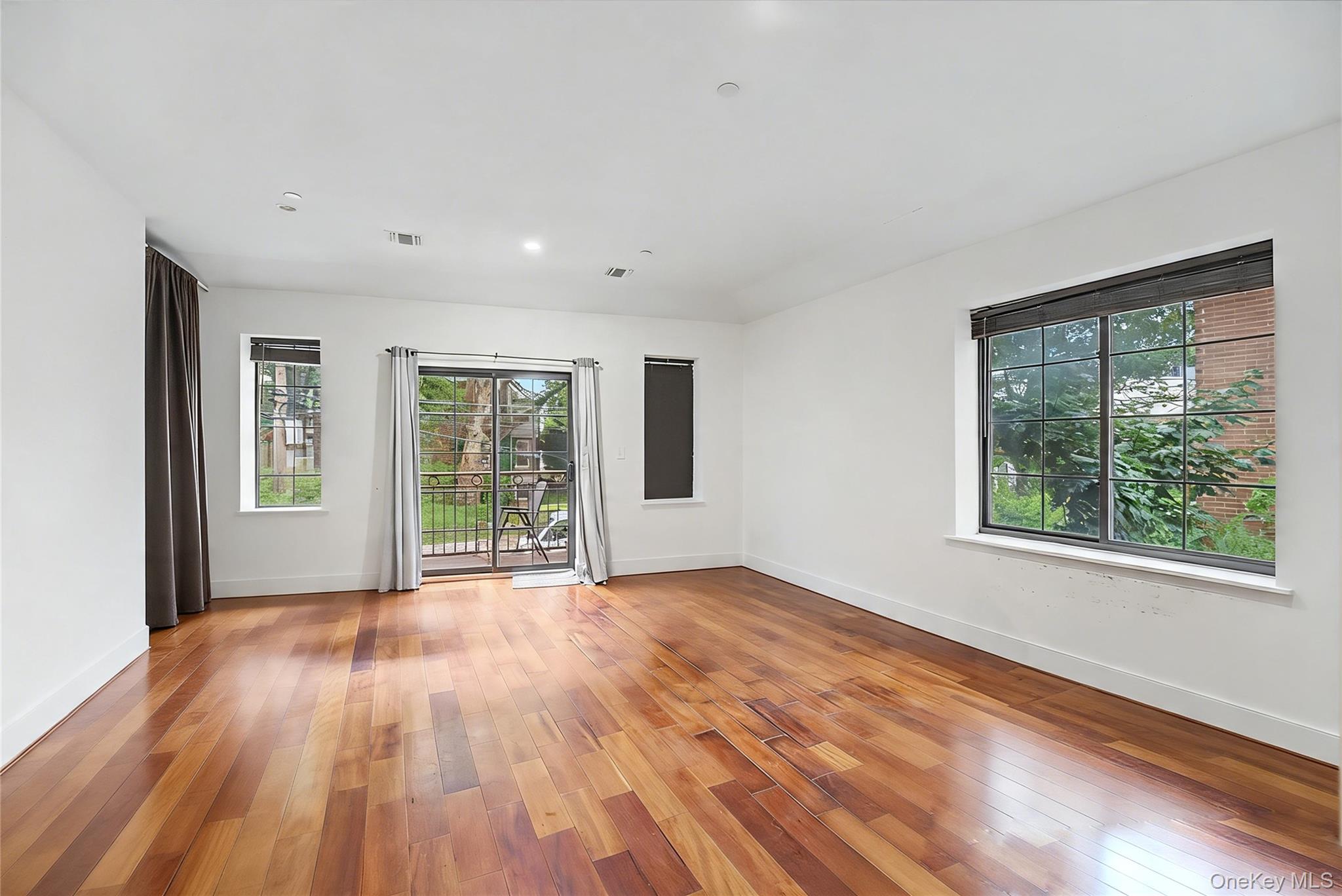 12-10 27th Avenue – For Sale photo 17