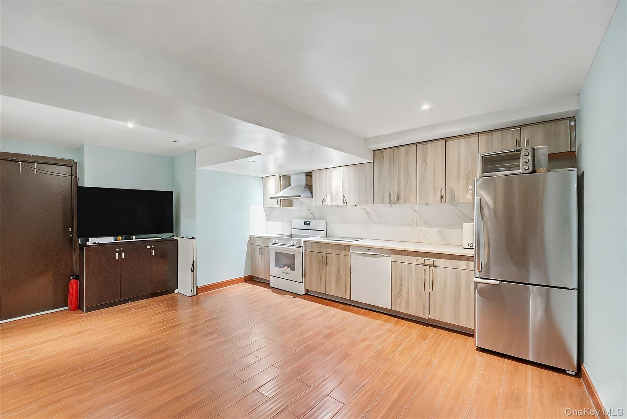 12-10 27th Avenue – For Sale photo 23