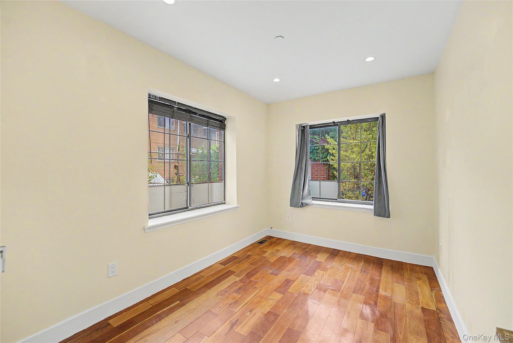 12-10 27th Avenue – For Sale photo 38