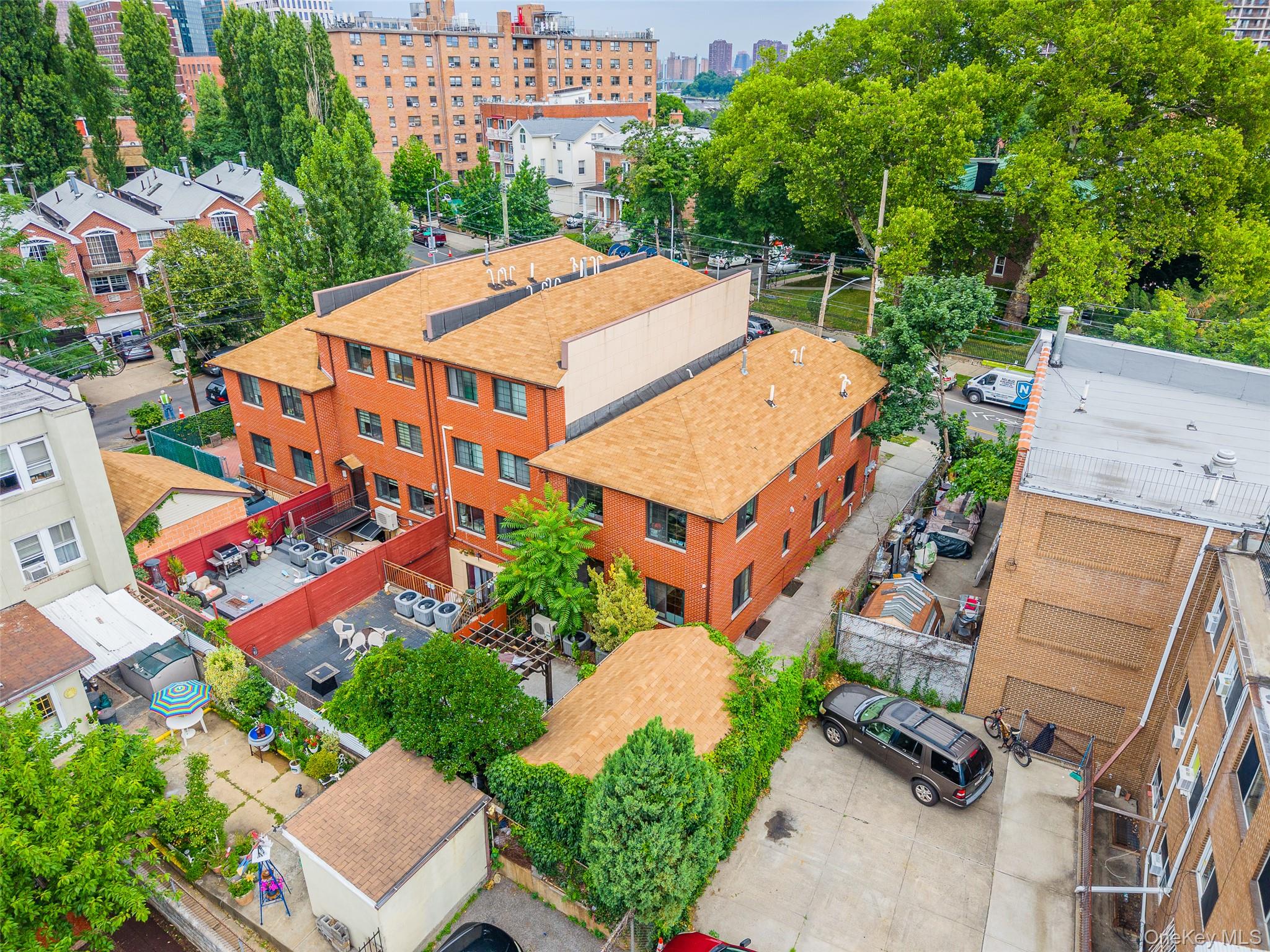 12-10 27th Avenue – For Sale photo 4