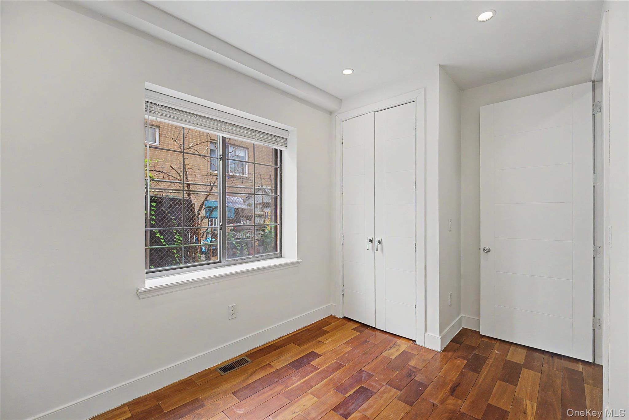 12-10 27th Avenue – For Sale photo 33