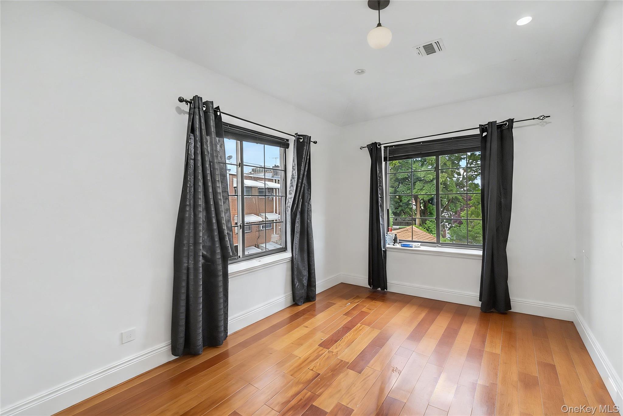 12-10 27th Avenue – For Sale photo 14