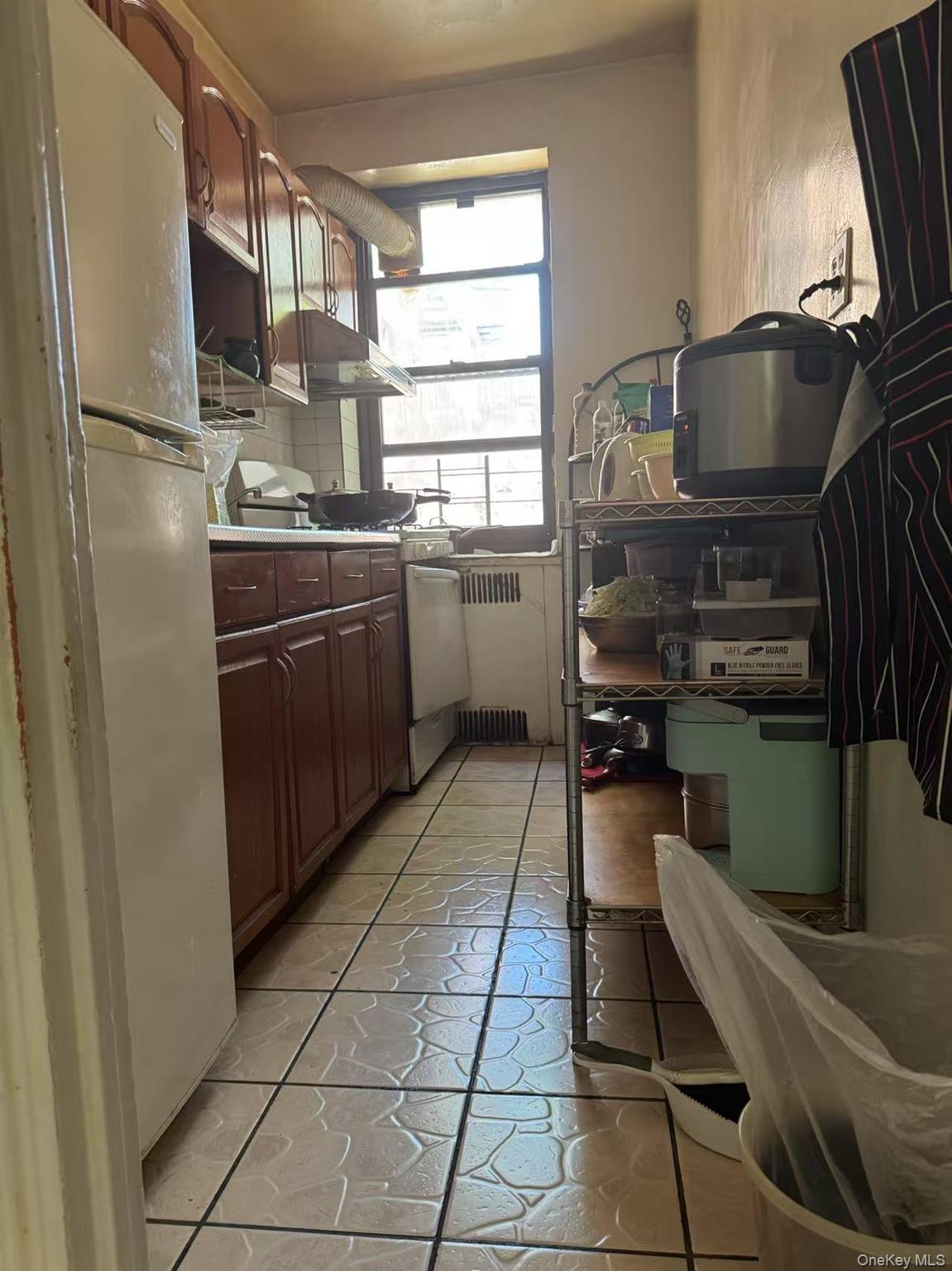 83-06 Vietor Avenue, Unit 3B photo 2