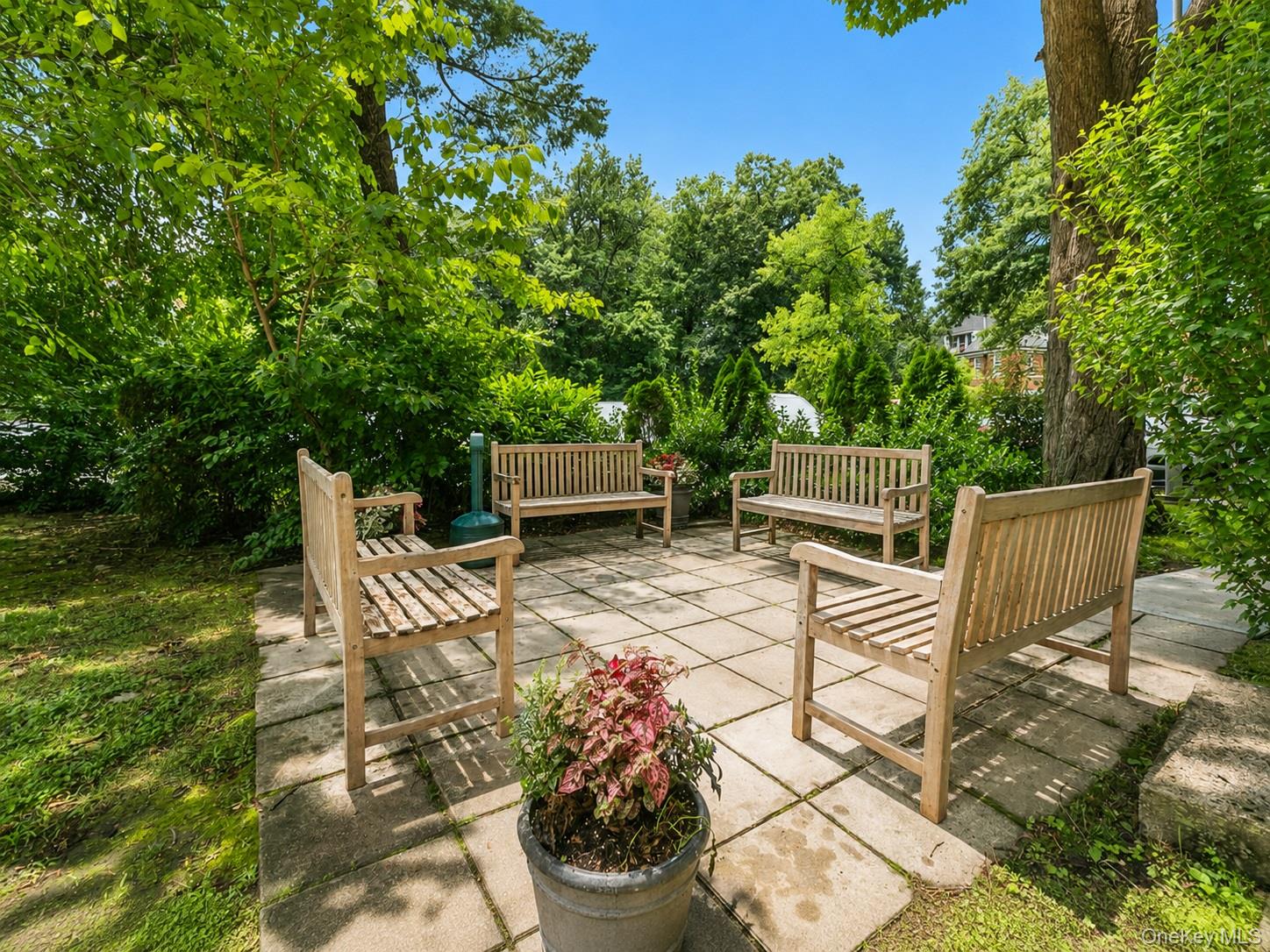 1344 Midland Avenue, Unit 3E photo 2