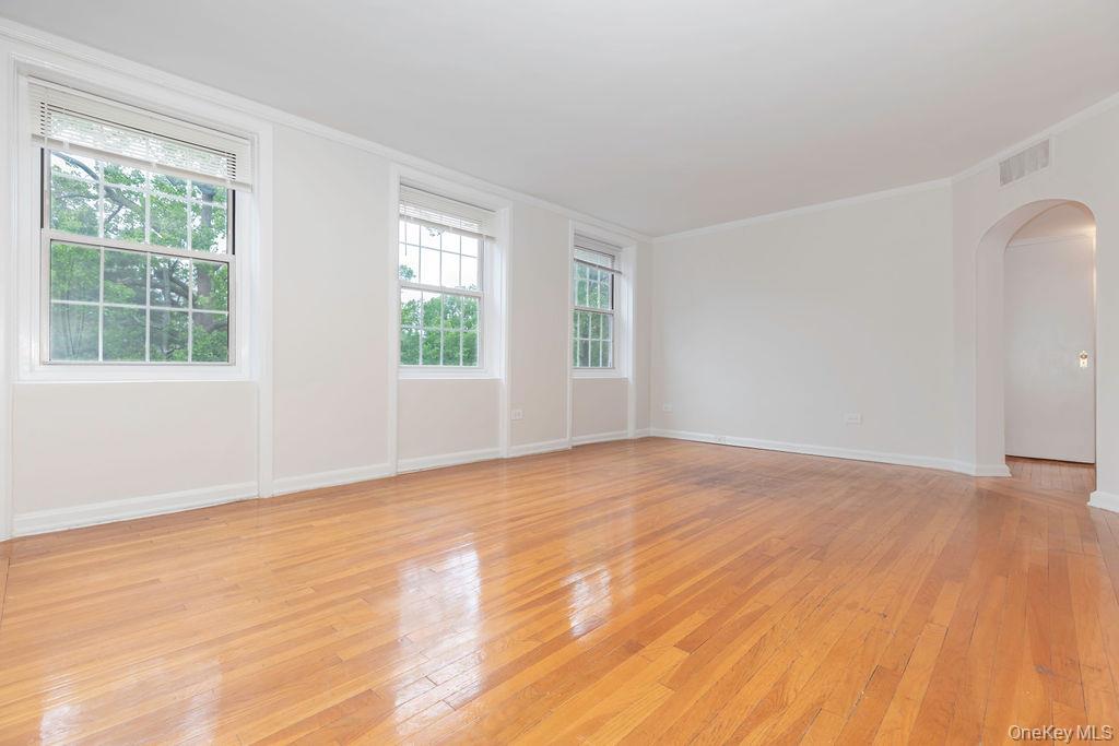 1344 Midland Avenue, Unit 3E photo 4