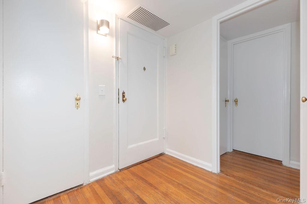 1344 Midland Avenue, Unit 3E photo 3