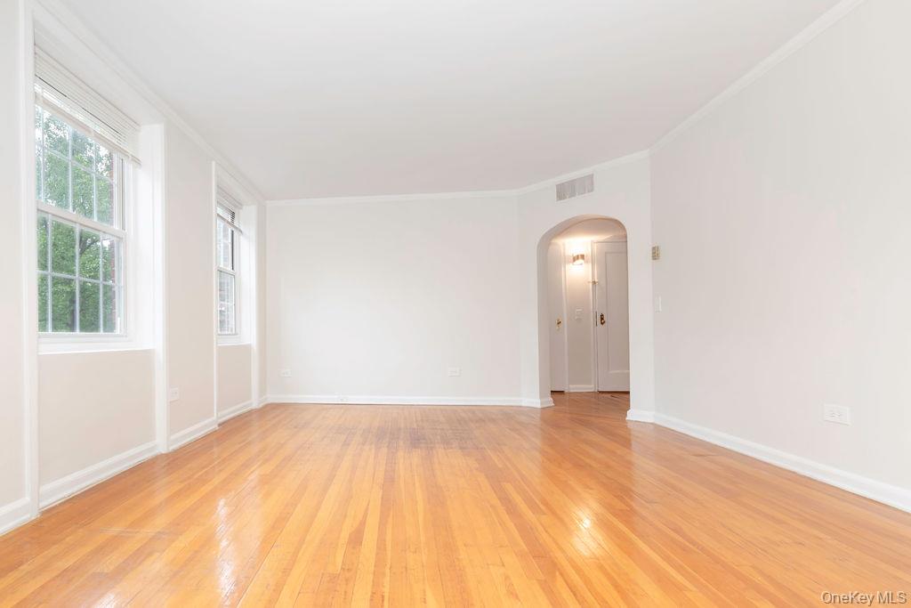 1344 Midland Avenue, Unit 3E photo 8