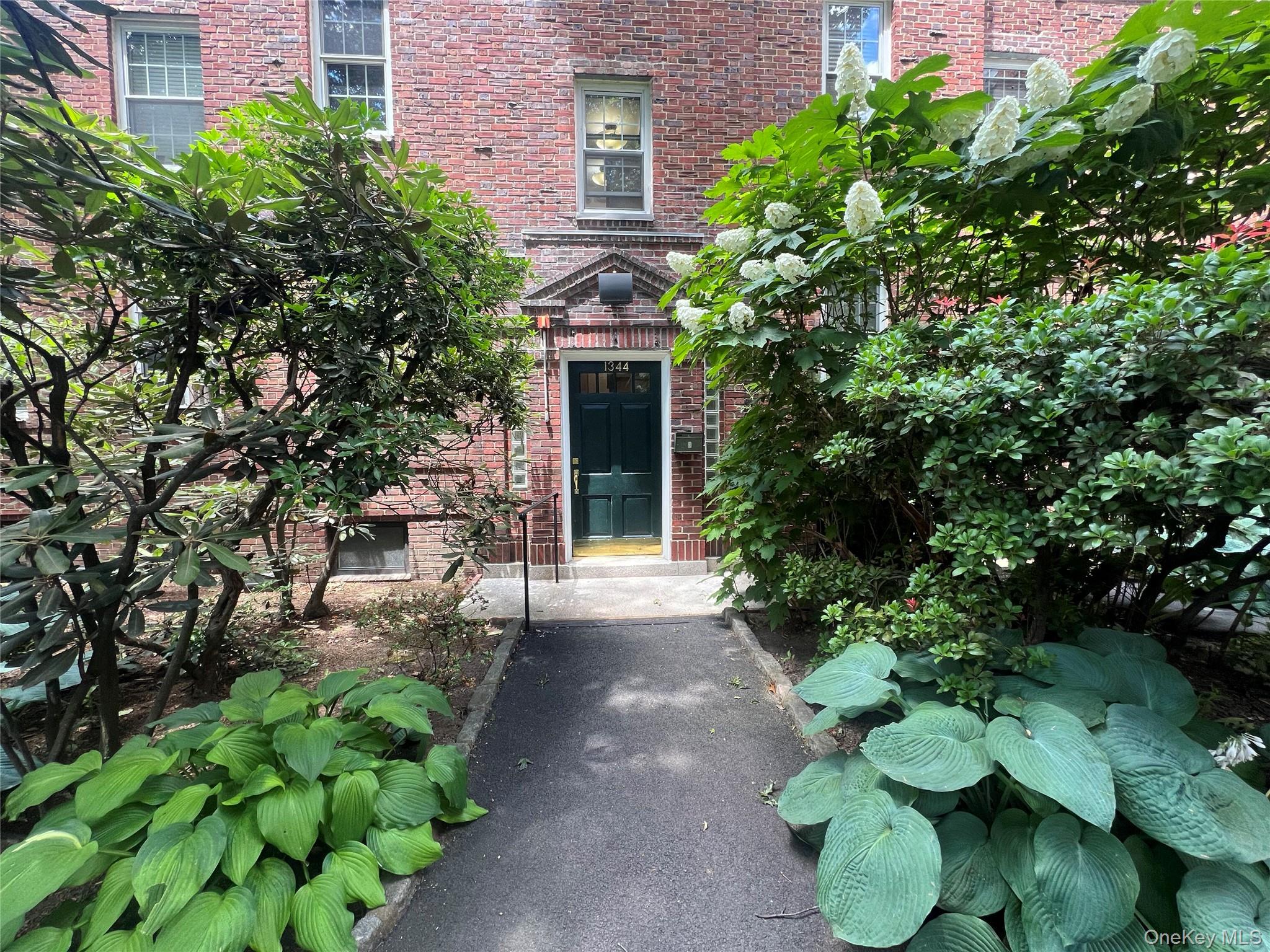 1344 Midland Avenue, Unit 3E photo 32