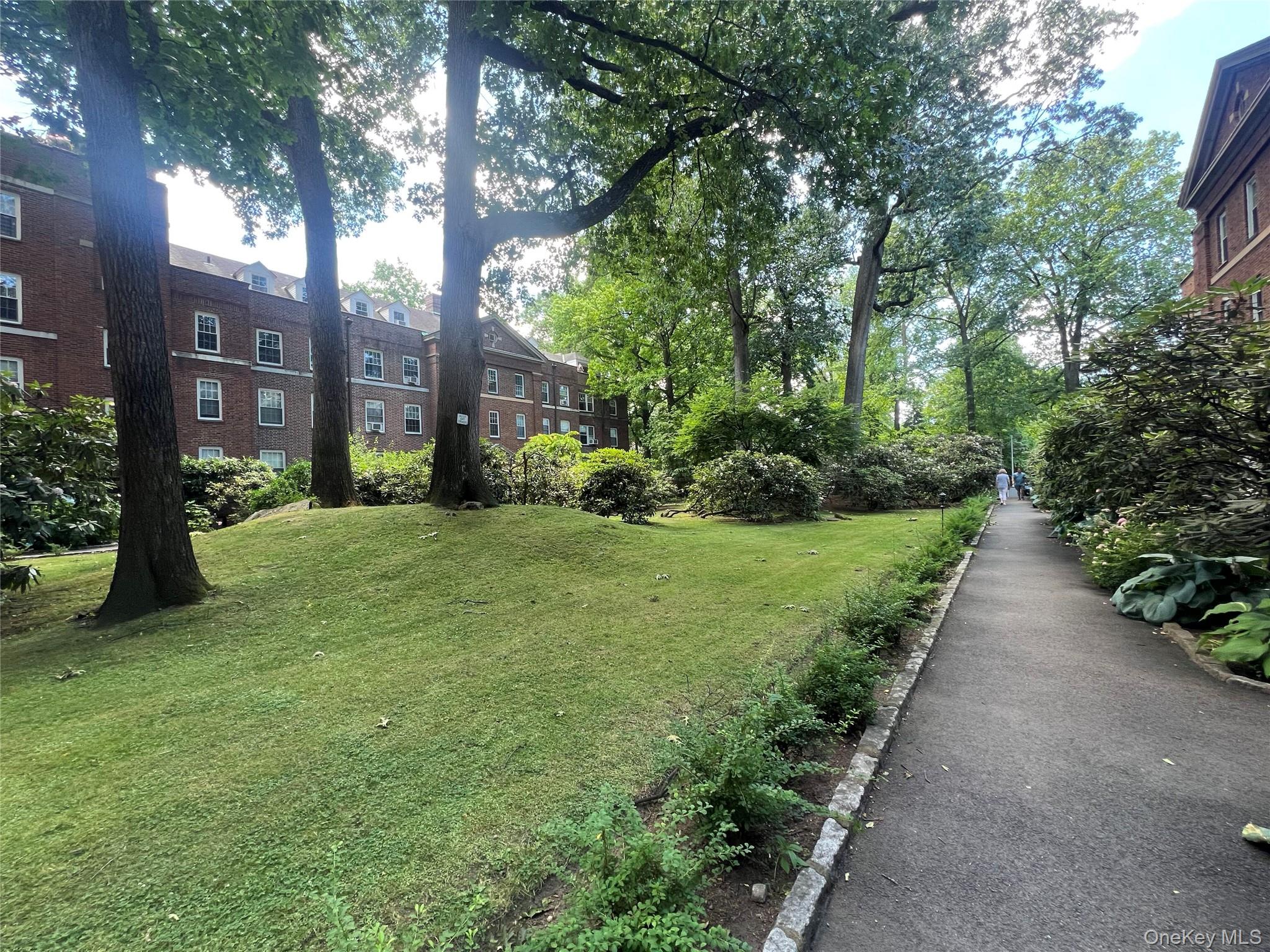 1344 Midland Avenue, Unit 3E photo 33