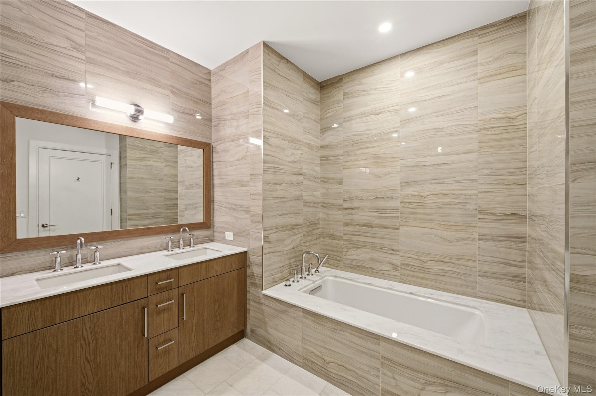 100 Garvies Point Road, Unit 1311 photo 17