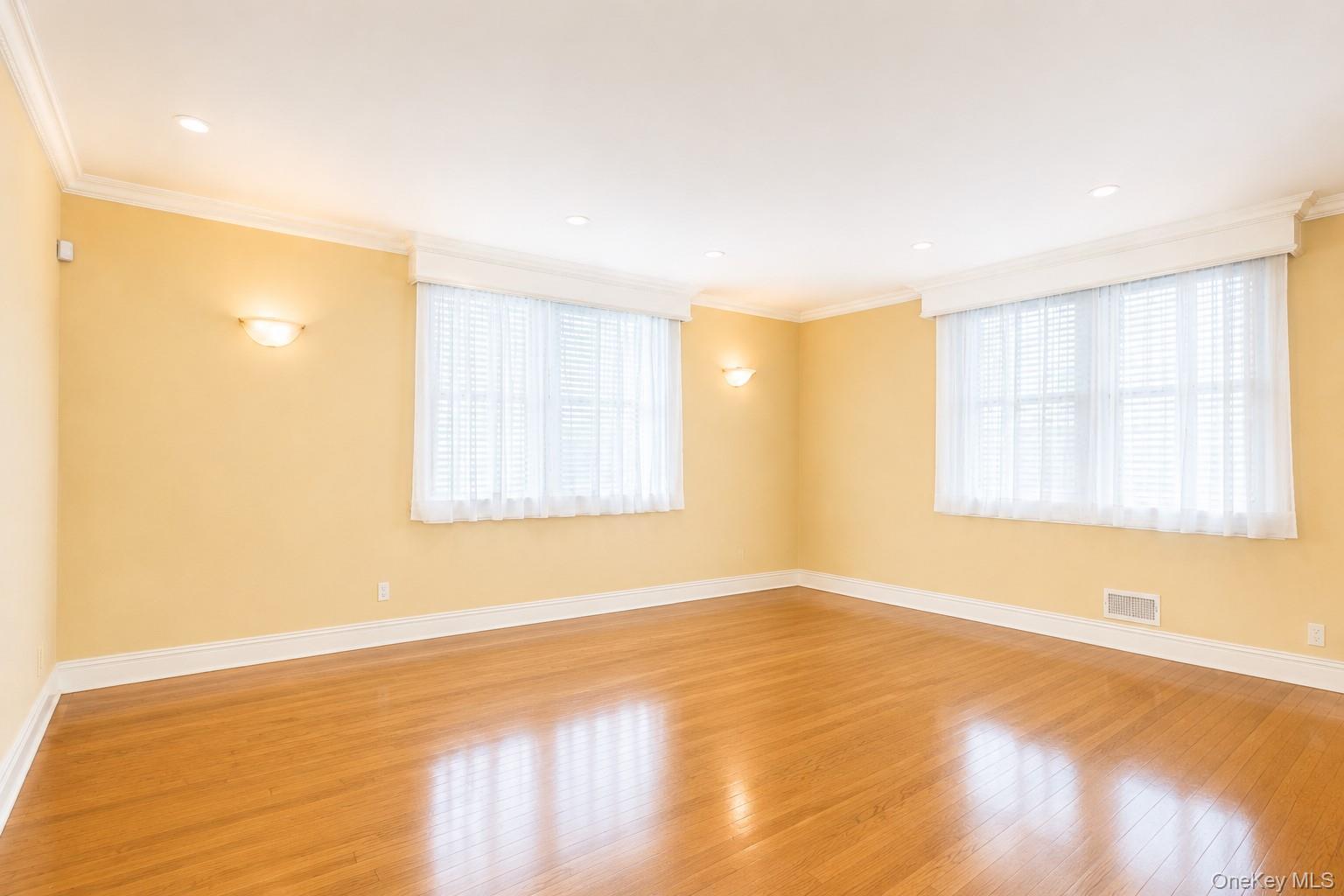 182-12 Horace Harding Expressway, Unit 1K photo 2