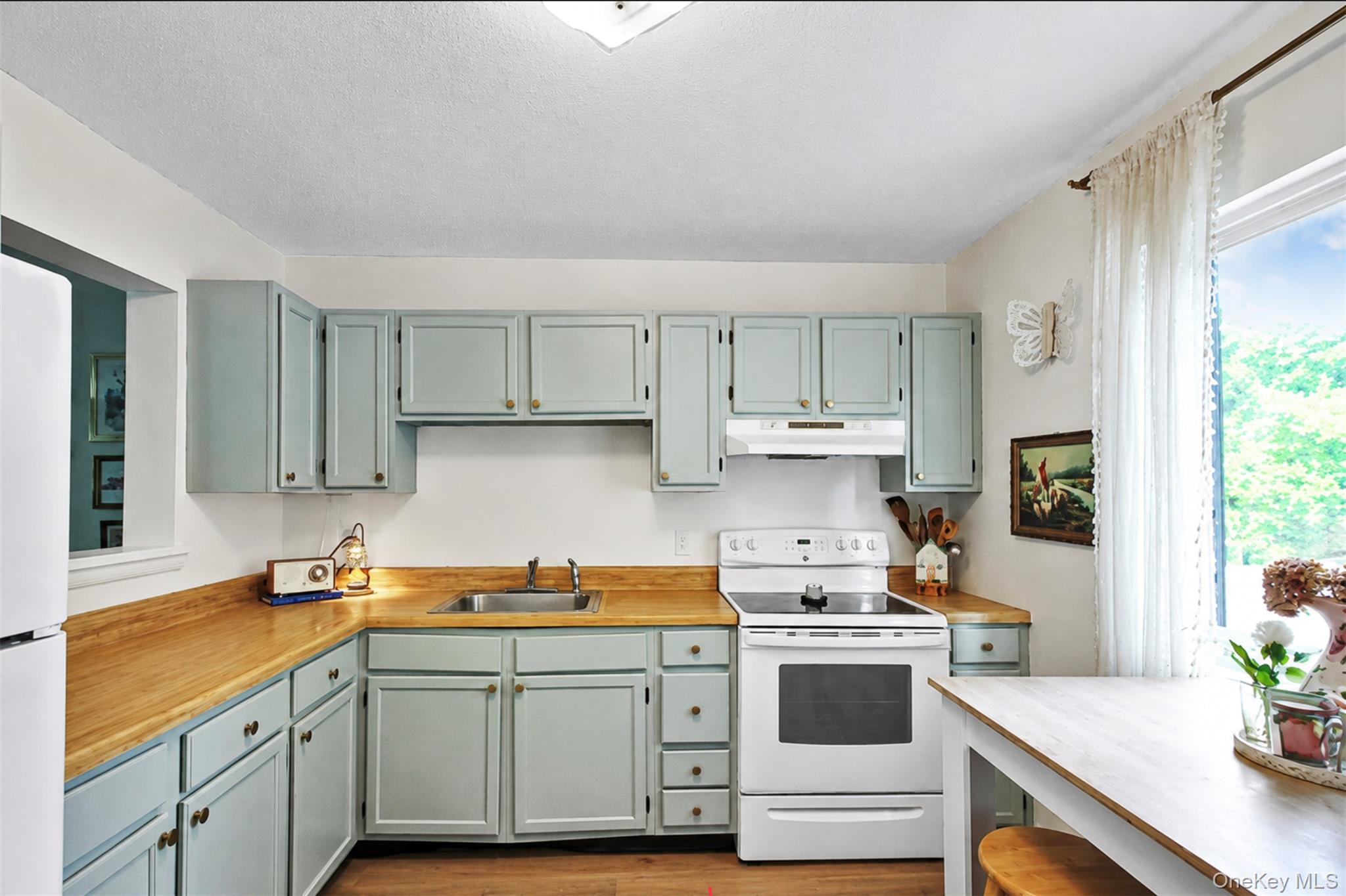 525 Harbor View Court – For Rent photo 2