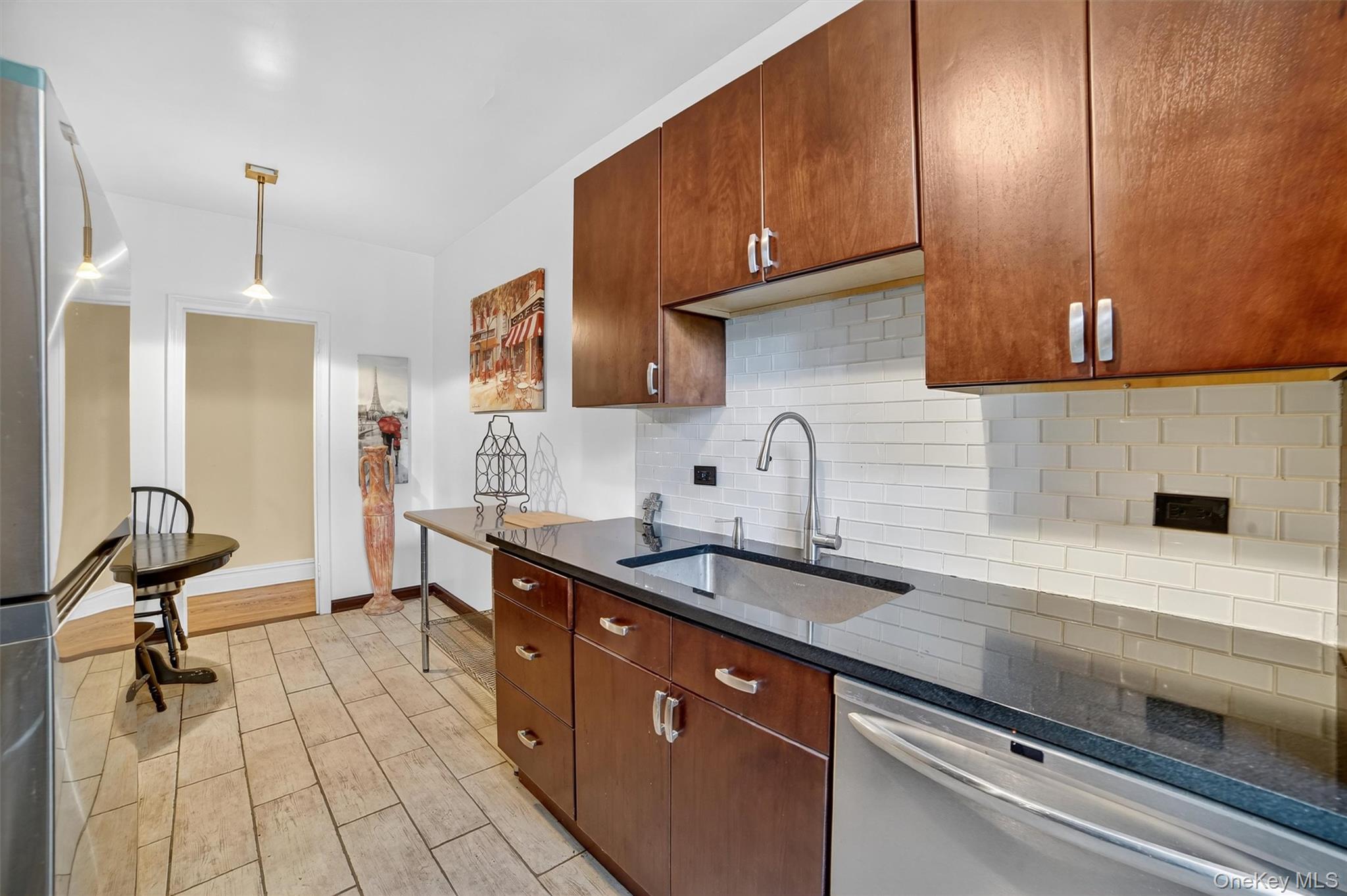 219 Bronx River Road, Unit 2L photo 17