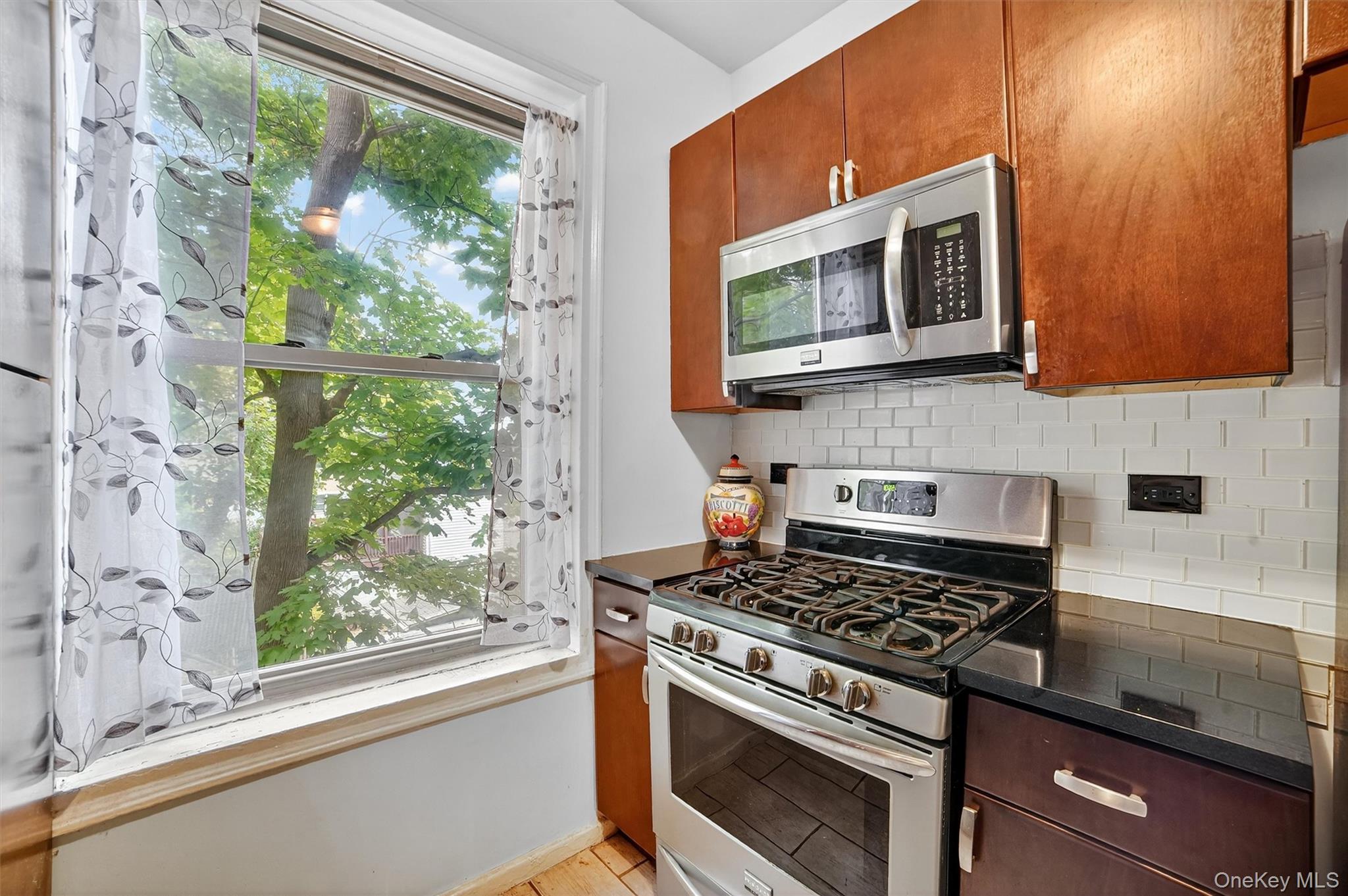 219 Bronx River Road, Unit 2L photo 16