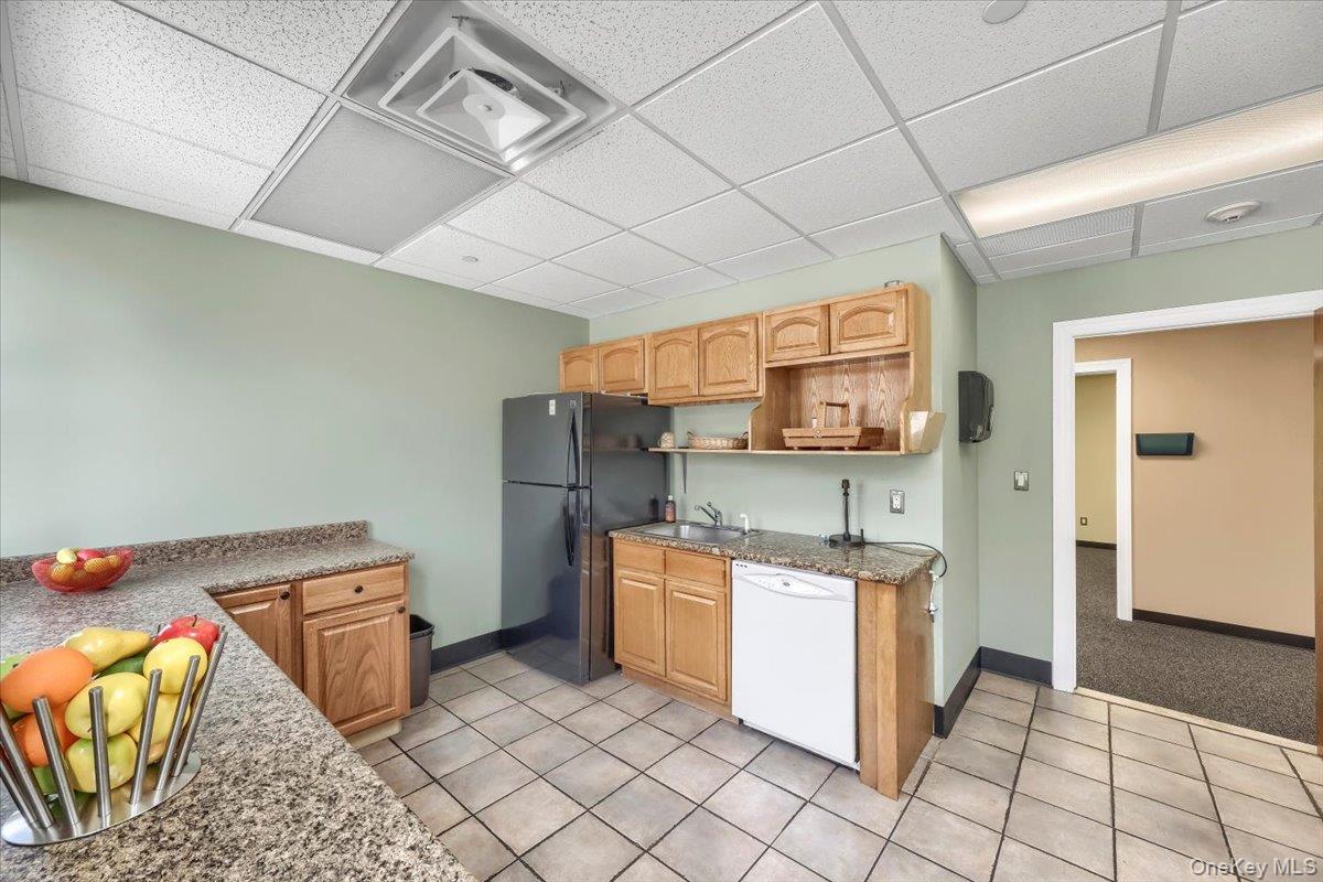 8 Revolutionary Road, Unit executive photo 17