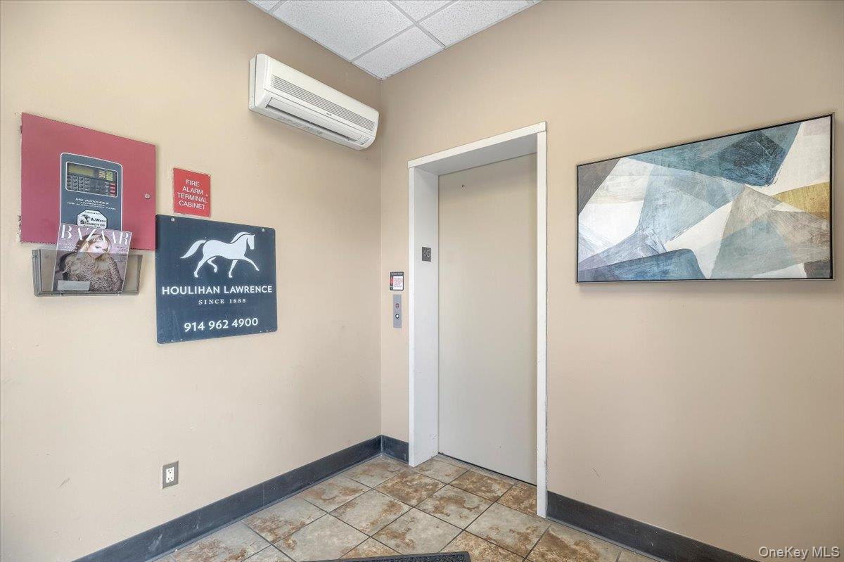 8 Revolutionary Road, Unit executive photo 7
