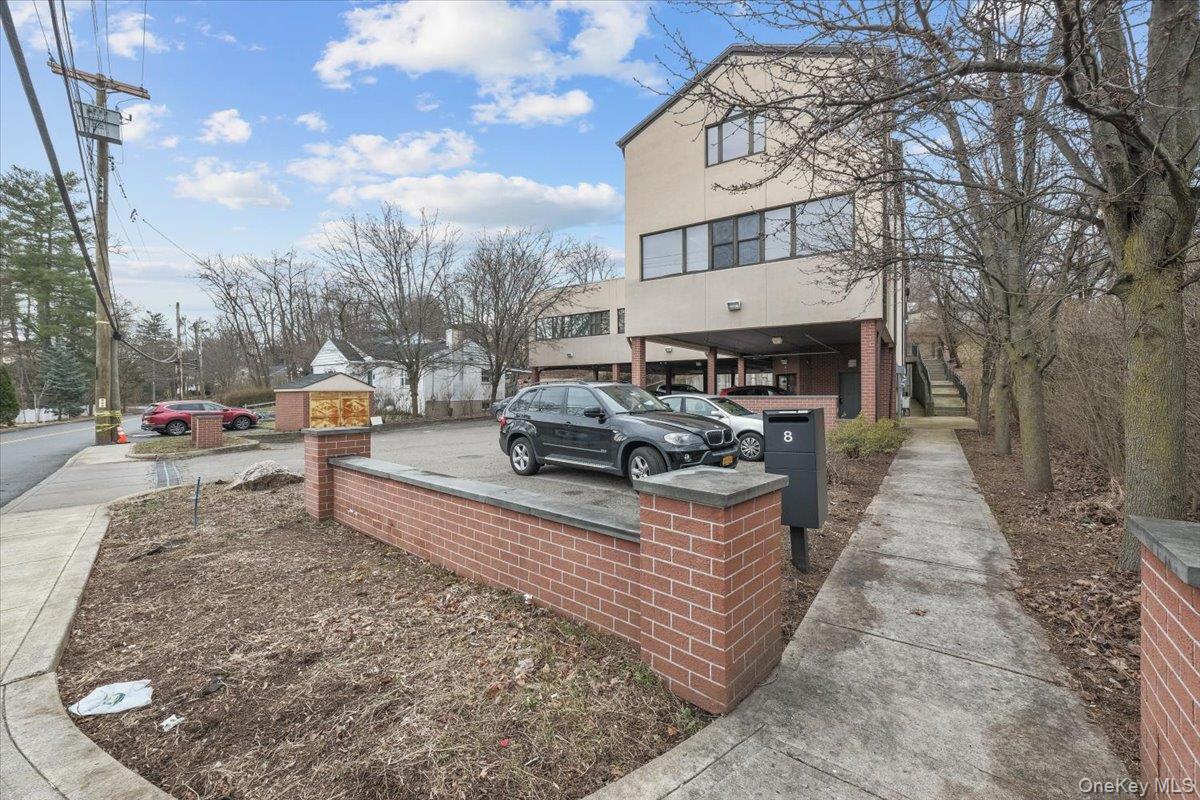 8 Revolutionary Road, Unit executive photo 21