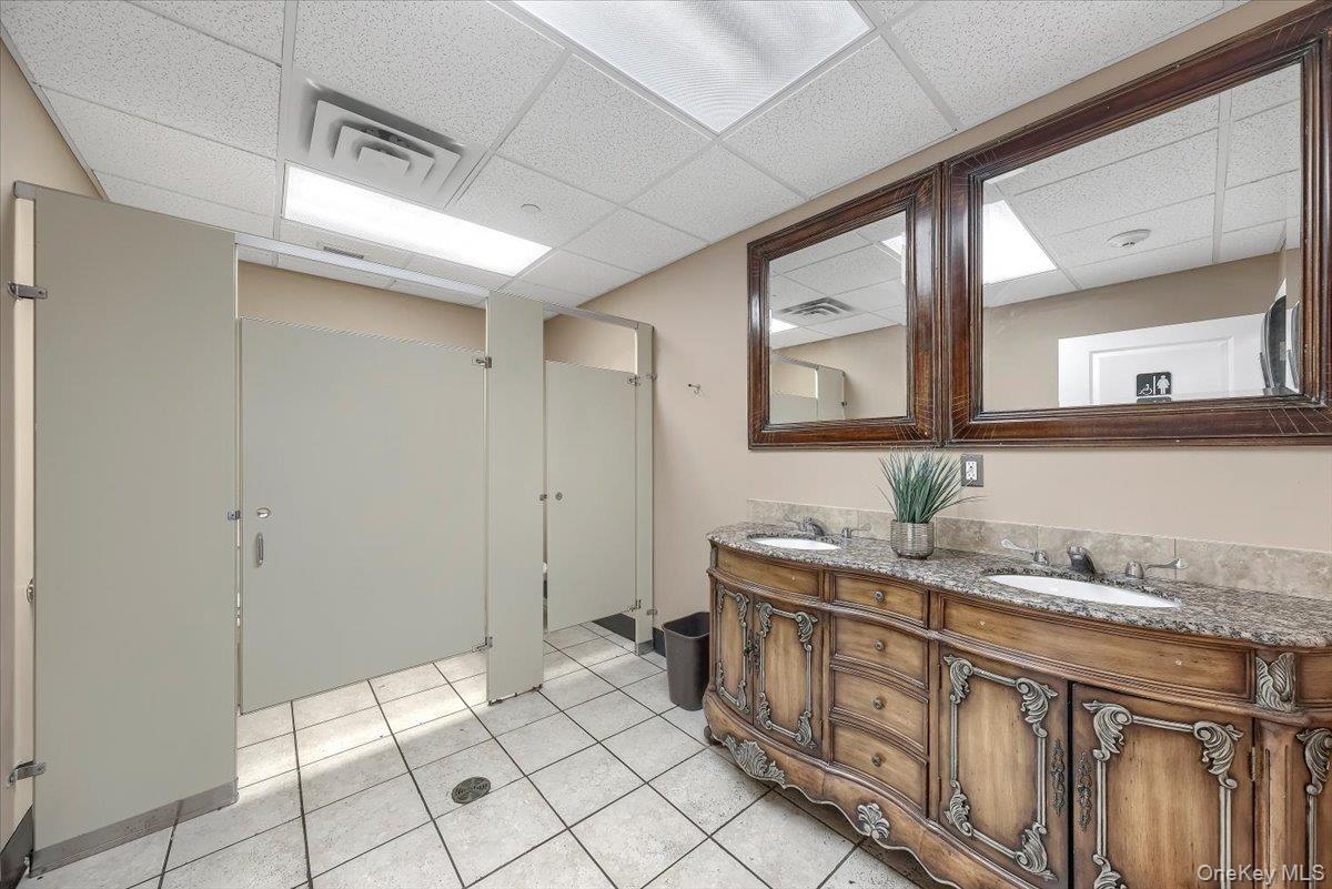 8 Revolutionary Road, Unit executive photo 18