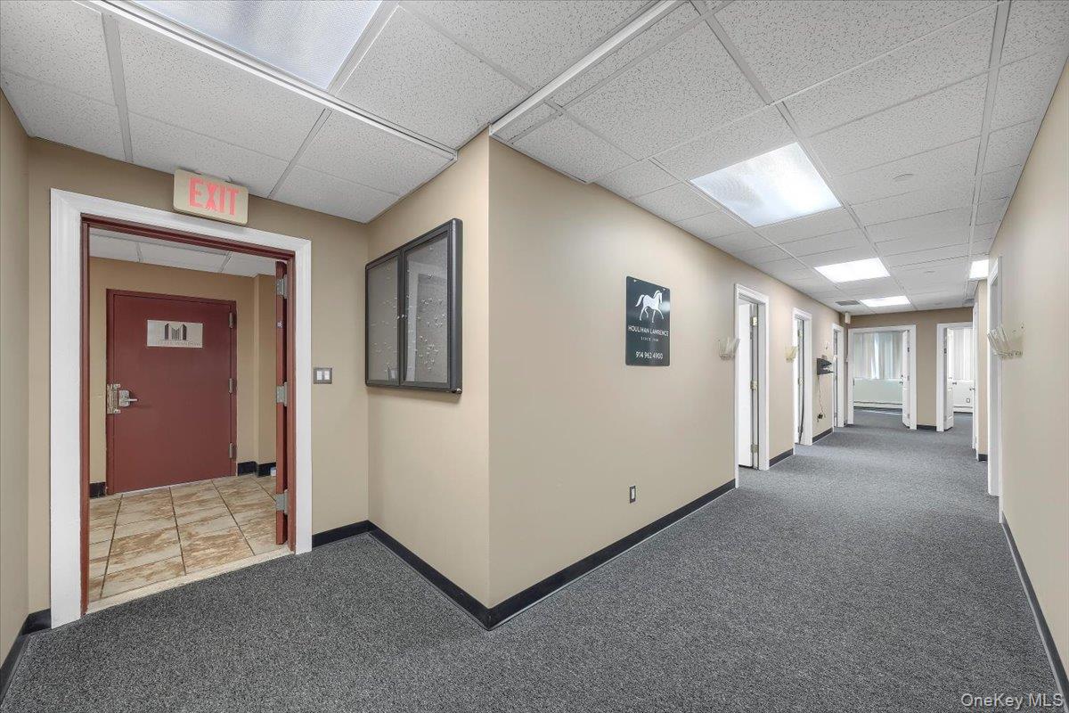8 Revolutionary Road, Unit executive photo 10