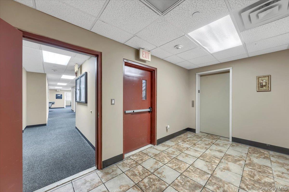 8 Revolutionary Road, Unit executive photo 9