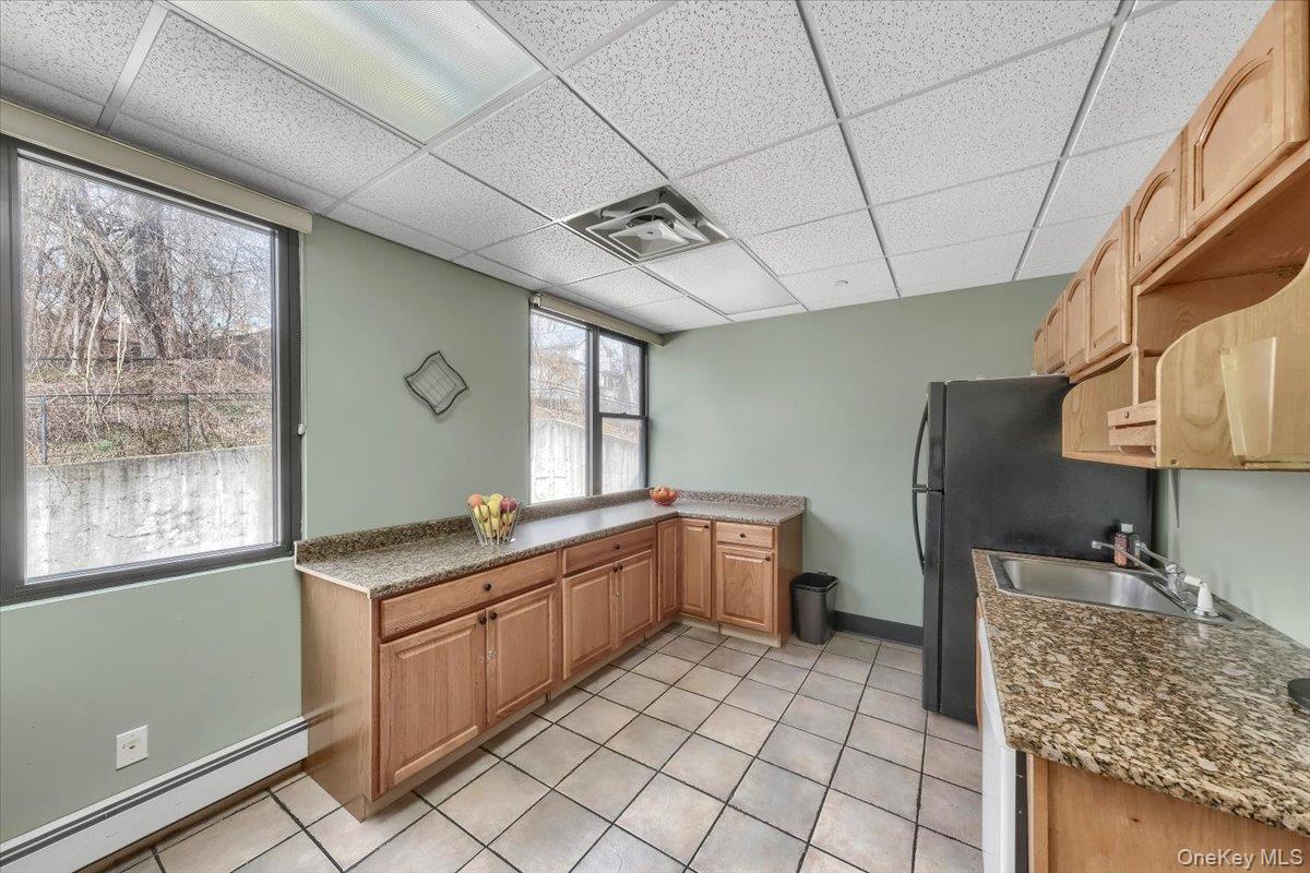 8 Revolutionary Road, Unit executive photo 16