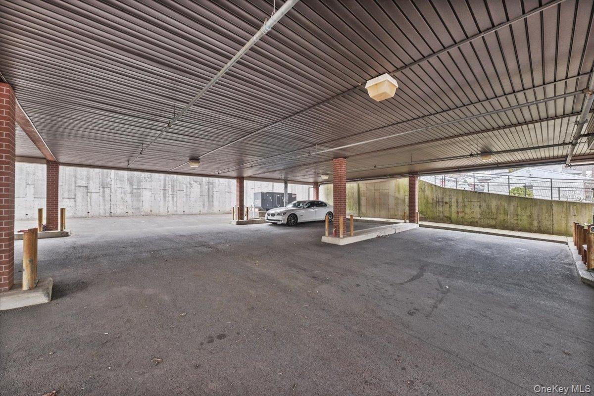 8 Revolutionary Road, Unit executive photo 22